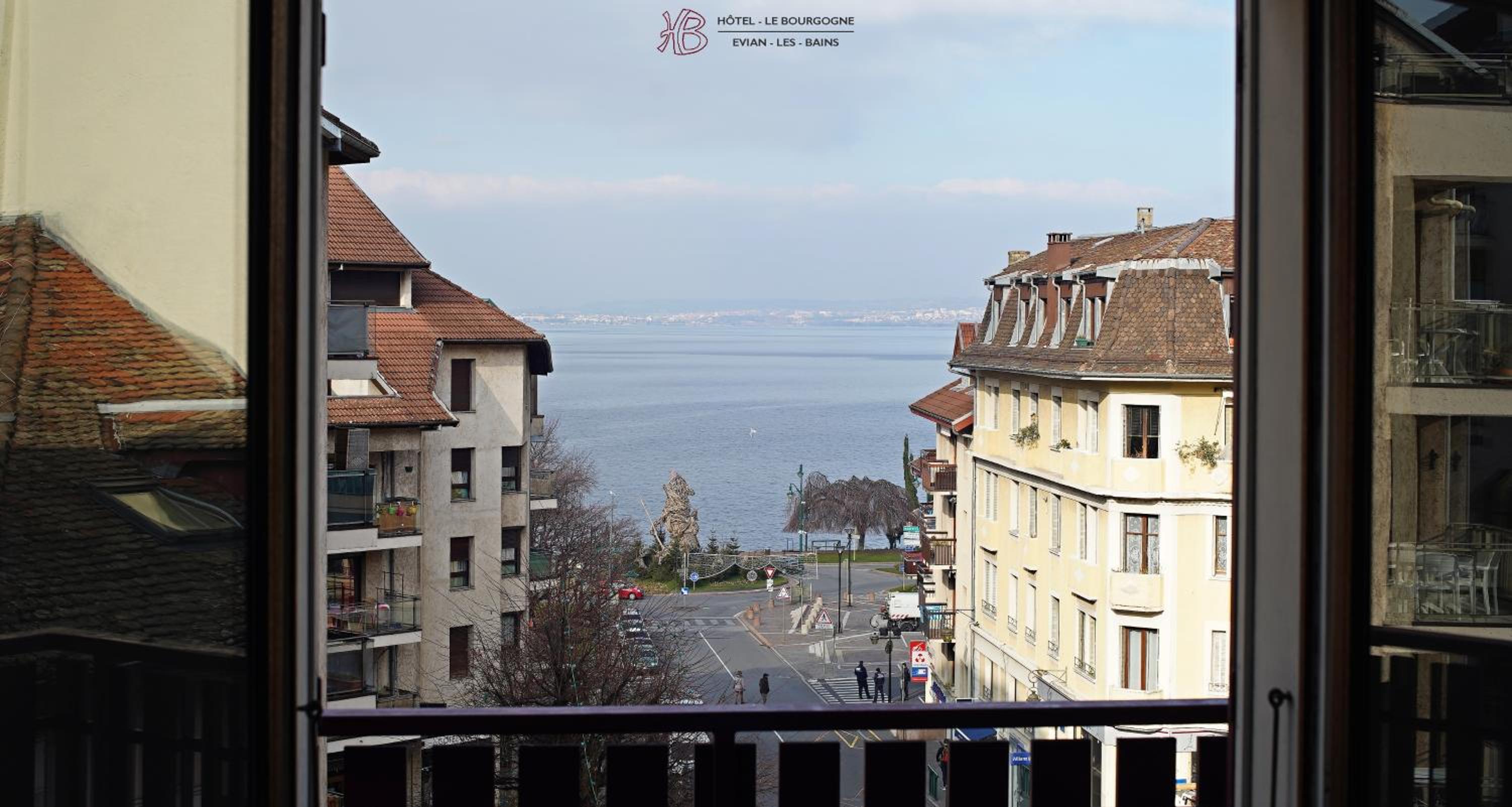 King Room with Lake View - Photo 11