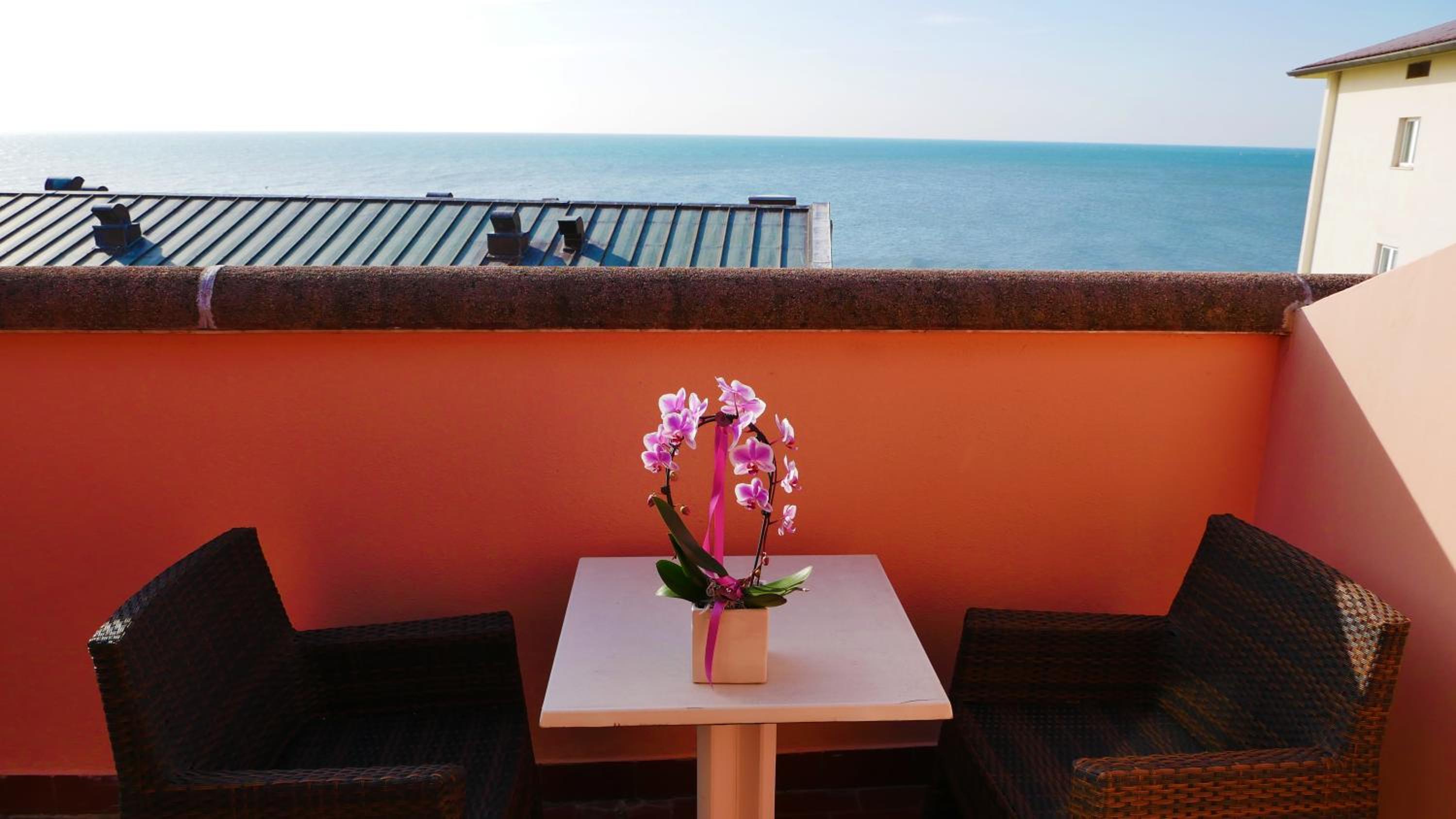 Superior Triple Room with Sea View - Photo 5
