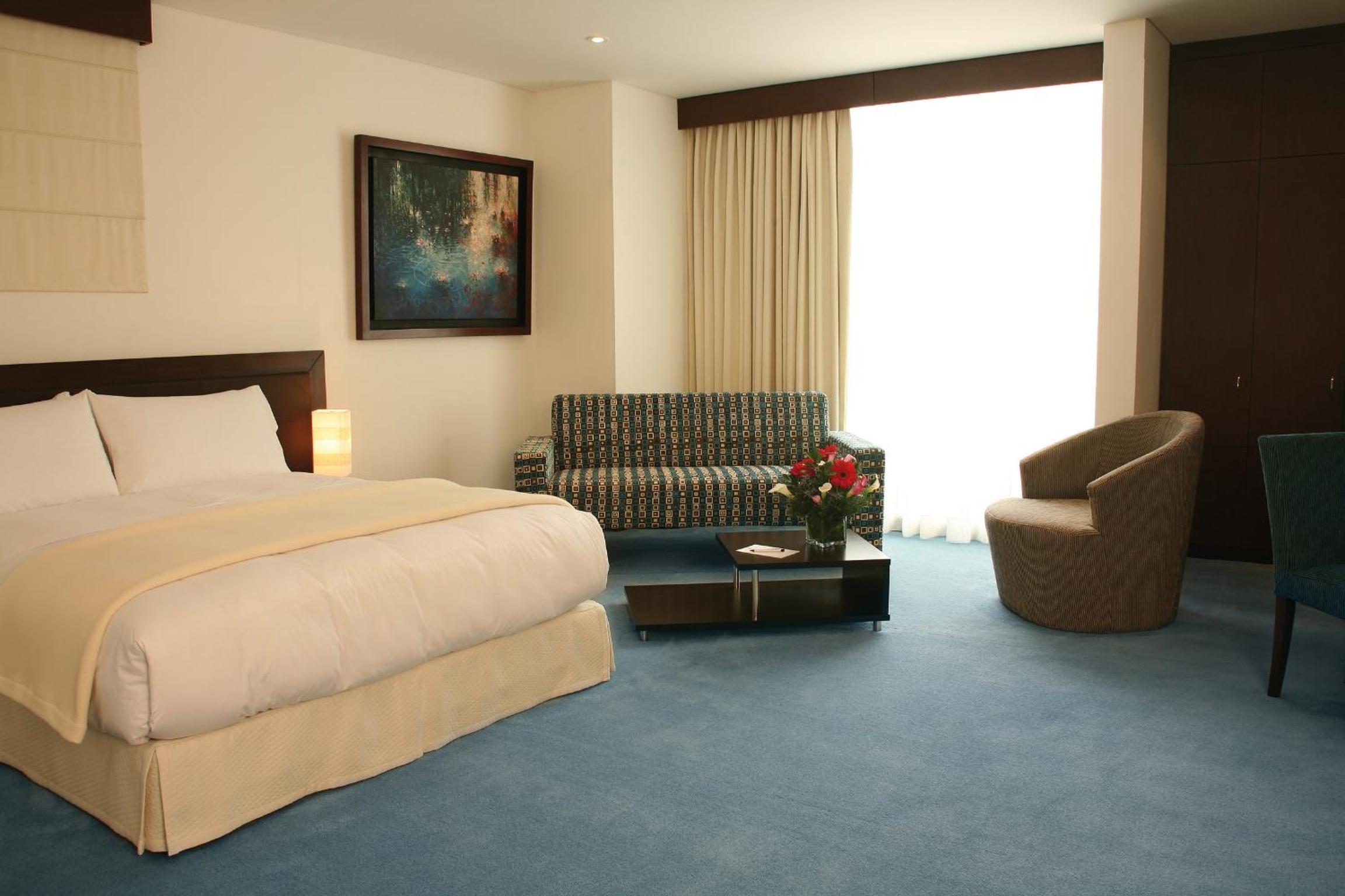 Executive Suite - Photo 5