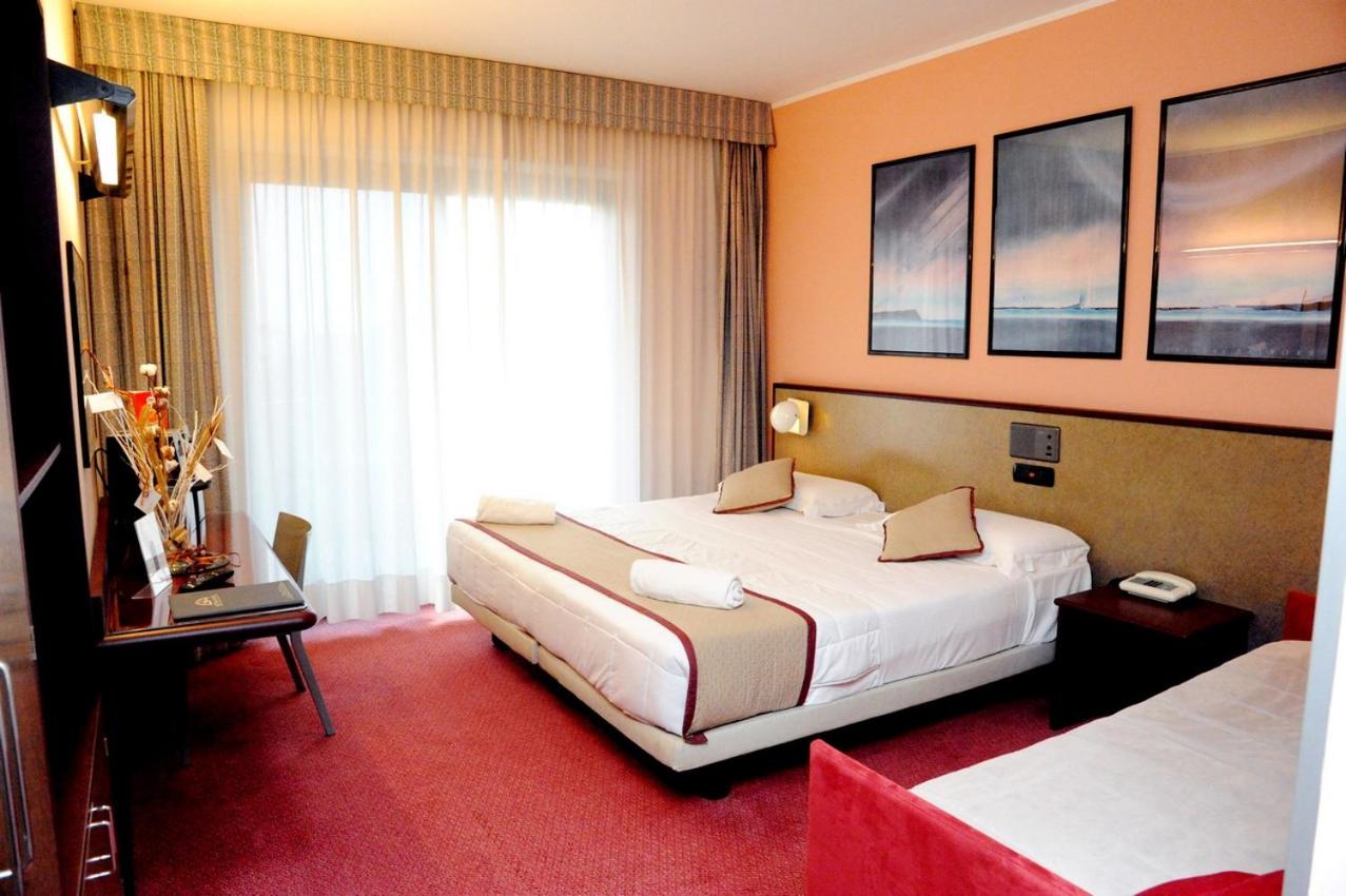 Double Room (1 Adult) - Photo 3