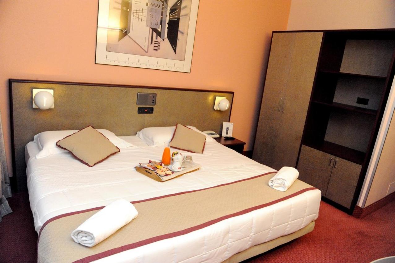 Double Room (1 Adult) - Photo 12