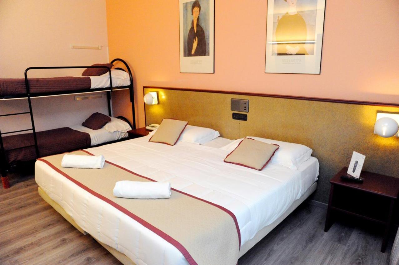 Triple Room - Photo 8