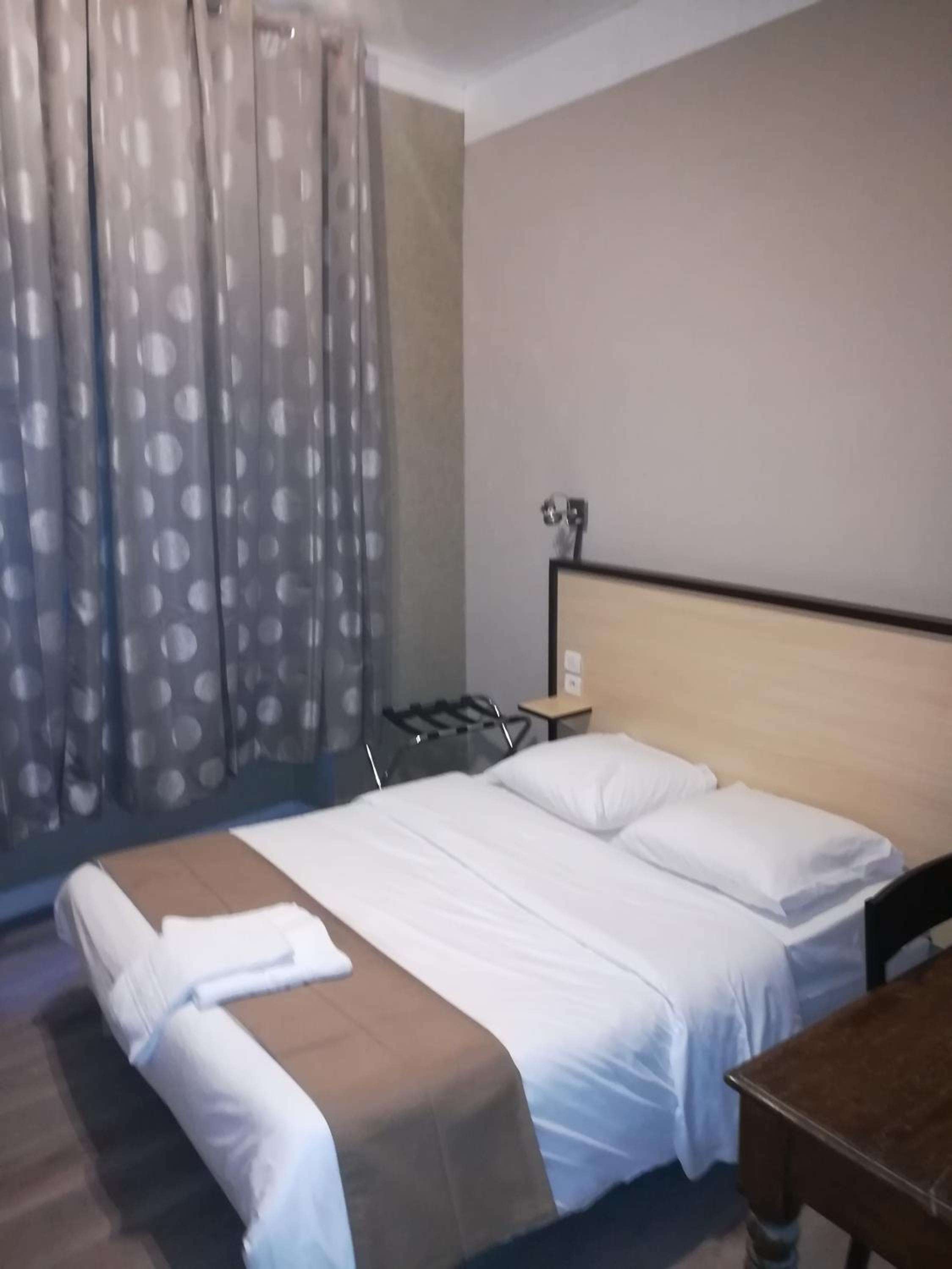 Deluxe Double Room With Bath photo 3