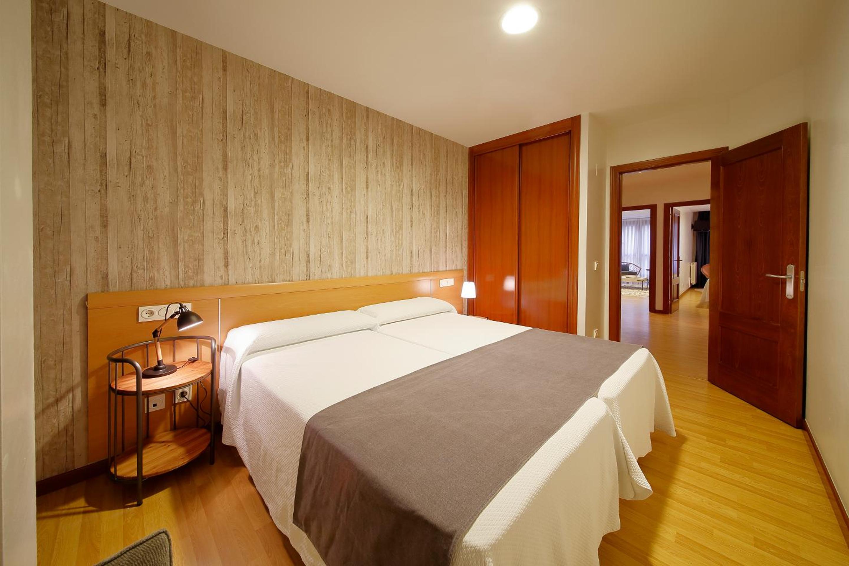 Two-Bedroom Apartment (4-5 Adults) - Photo 8