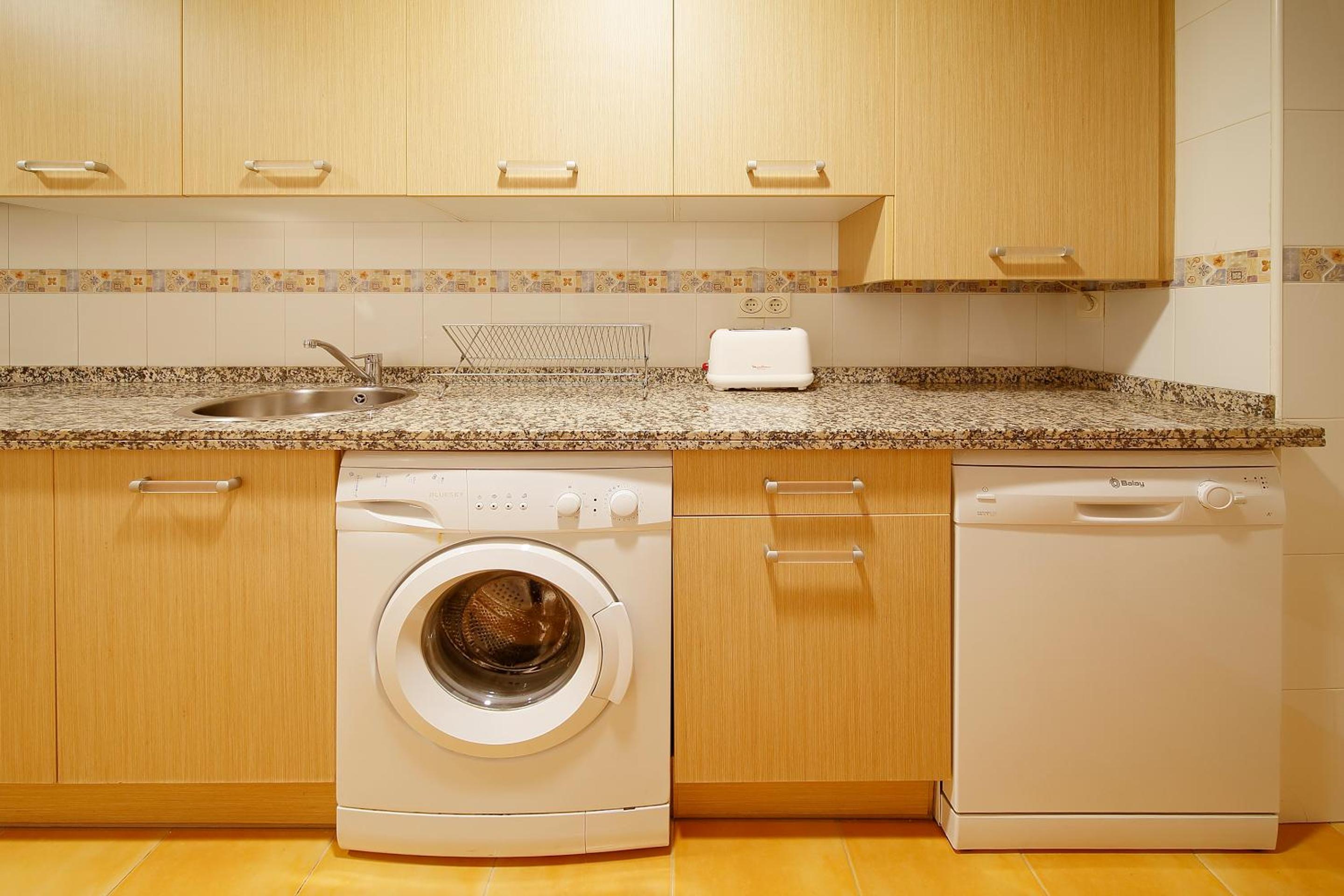 Two-Bedroom Apartment (4-5 Adults) - Photo 10