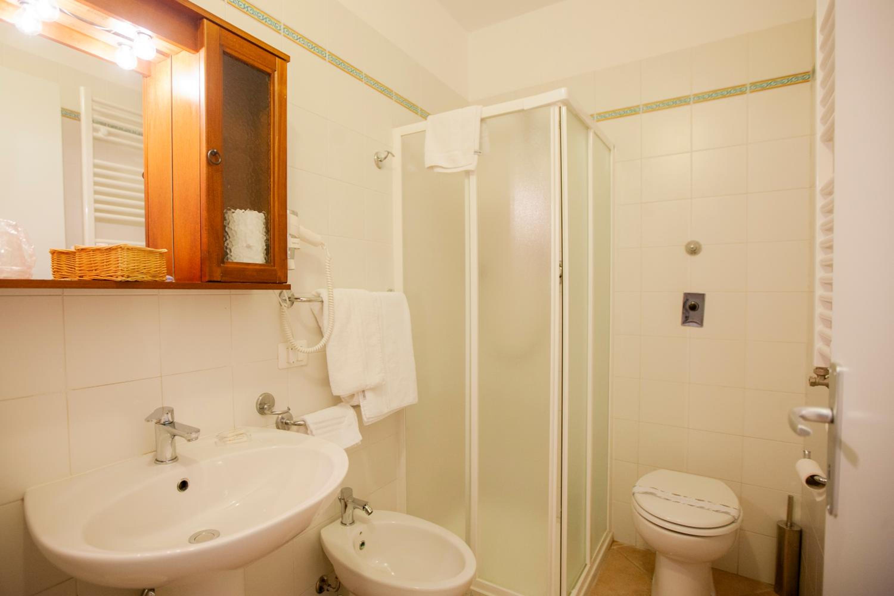 Standard Double Room - Photo 2