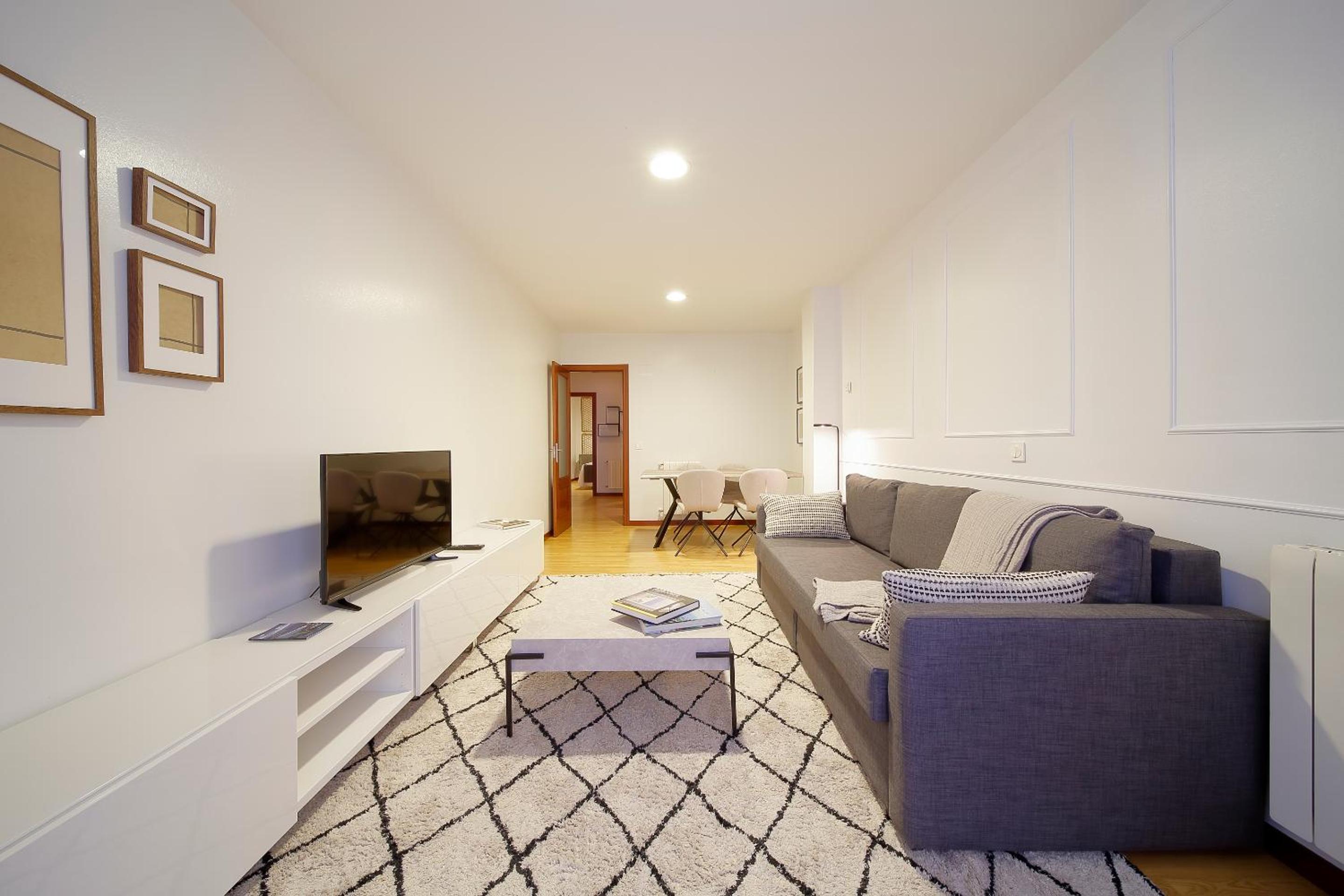 Two-Bedroom Apartment (4-5 Adults) - Photo 14
