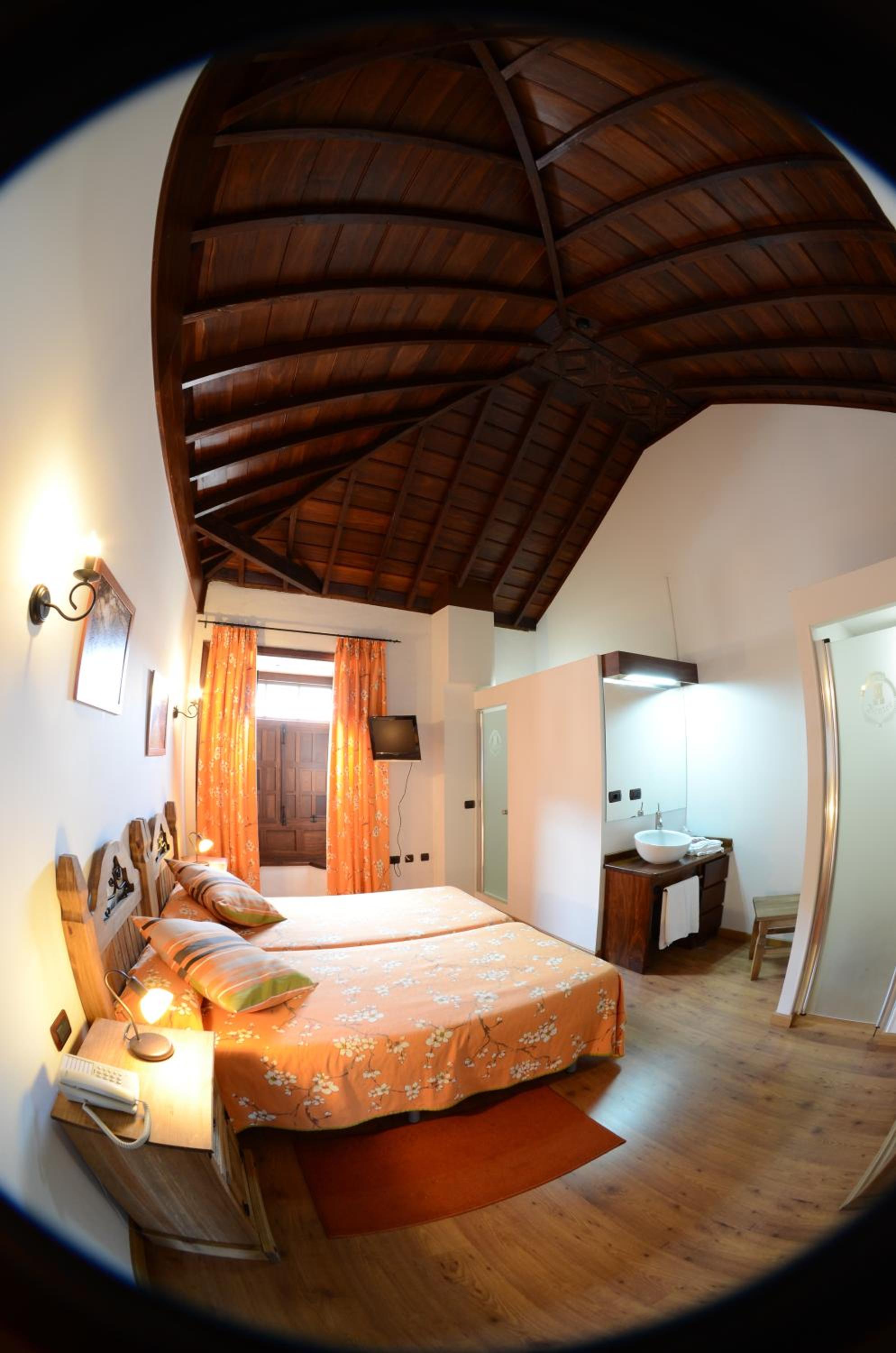 Standard Double Room (2 Adults + 1 Child) photo 2