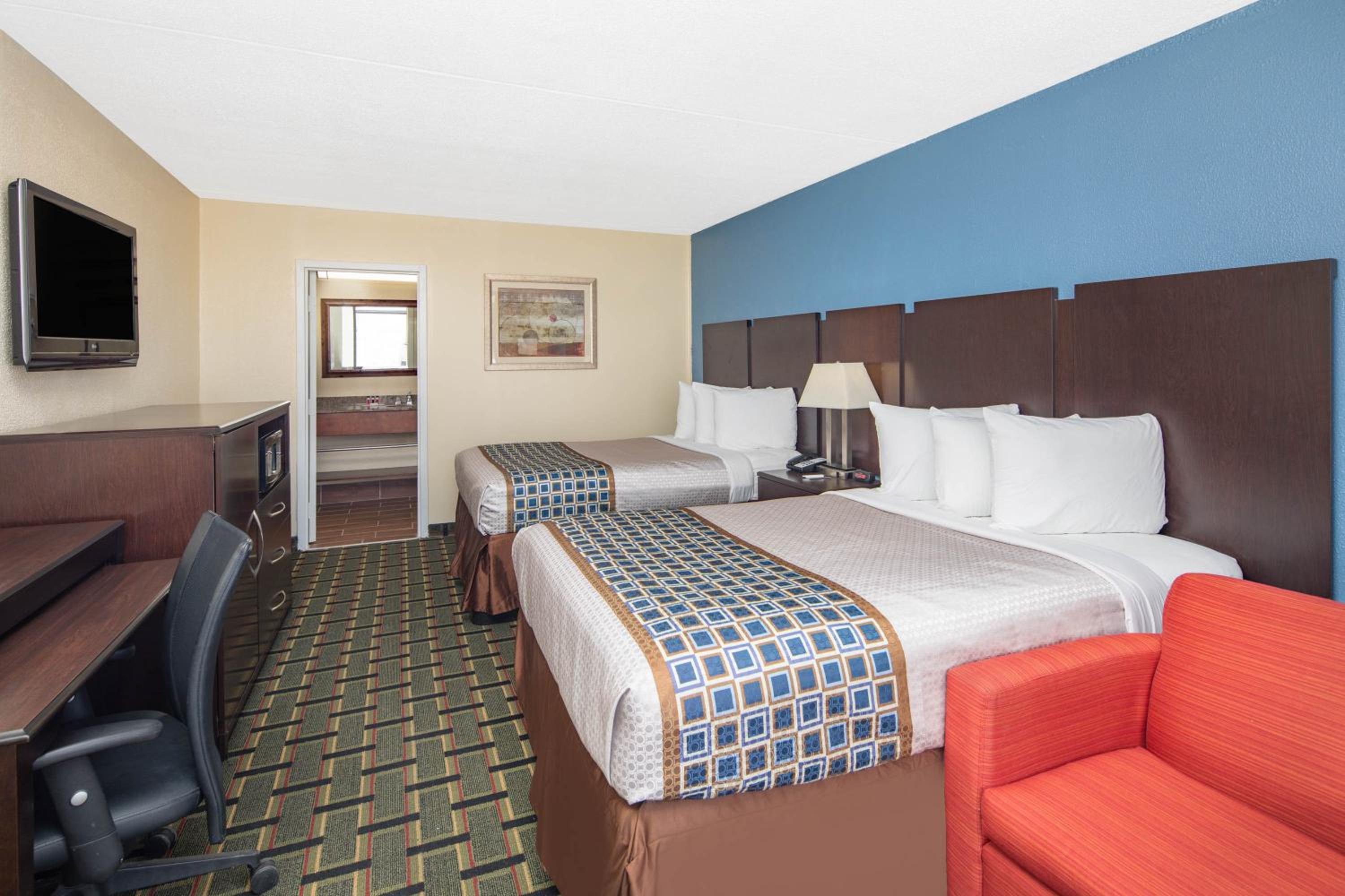Double Room with Two Double Beds - Smoking - Photo 5