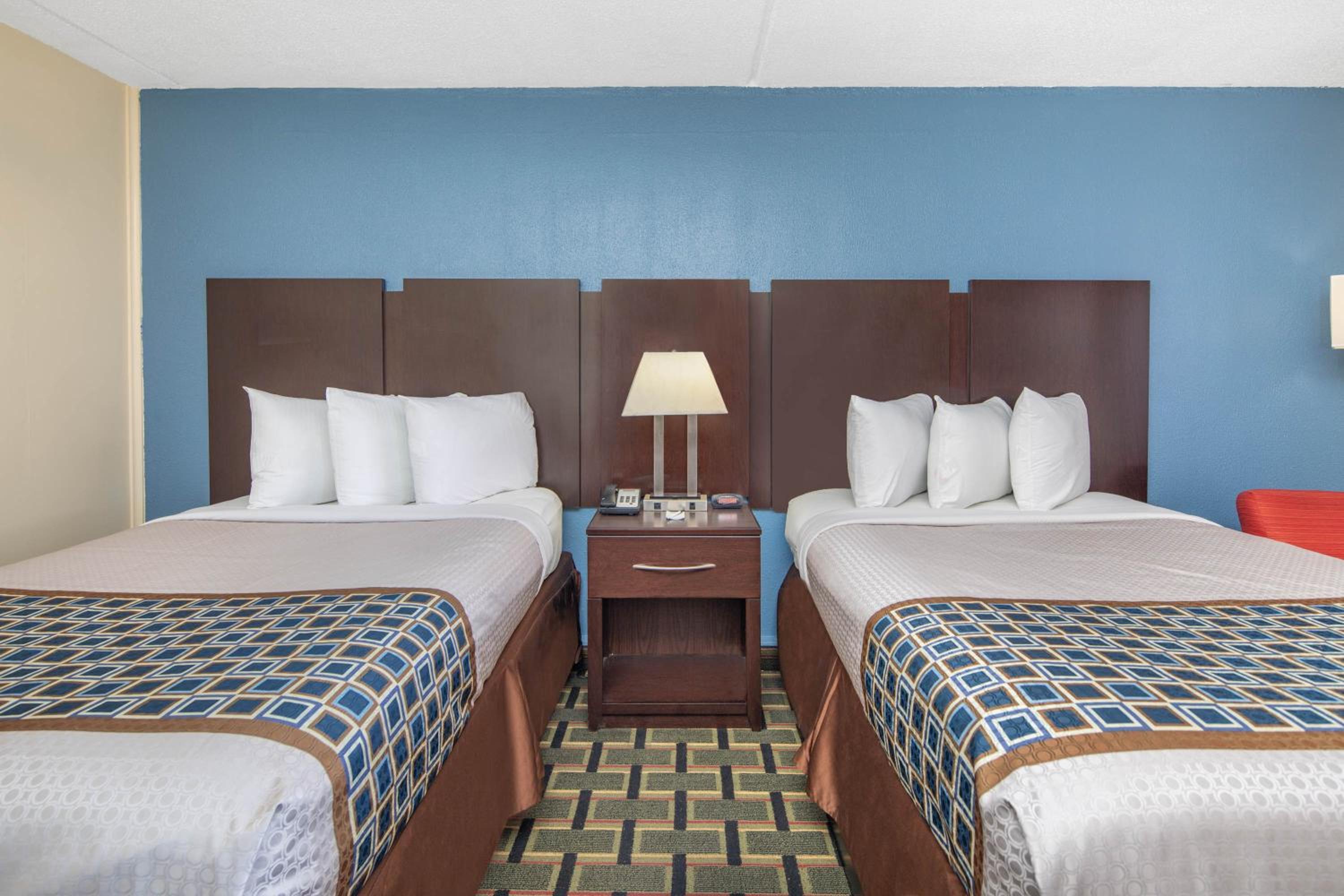 Double Room with Two Double Beds - Smoking - Photo 4