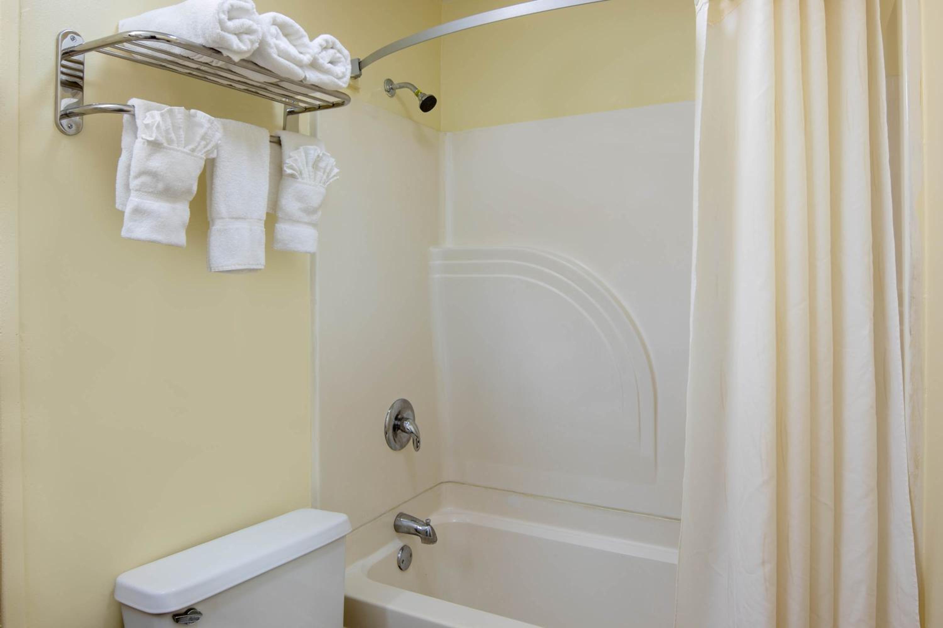 Double Room with Two Double Beds - Smoking - Photo 2