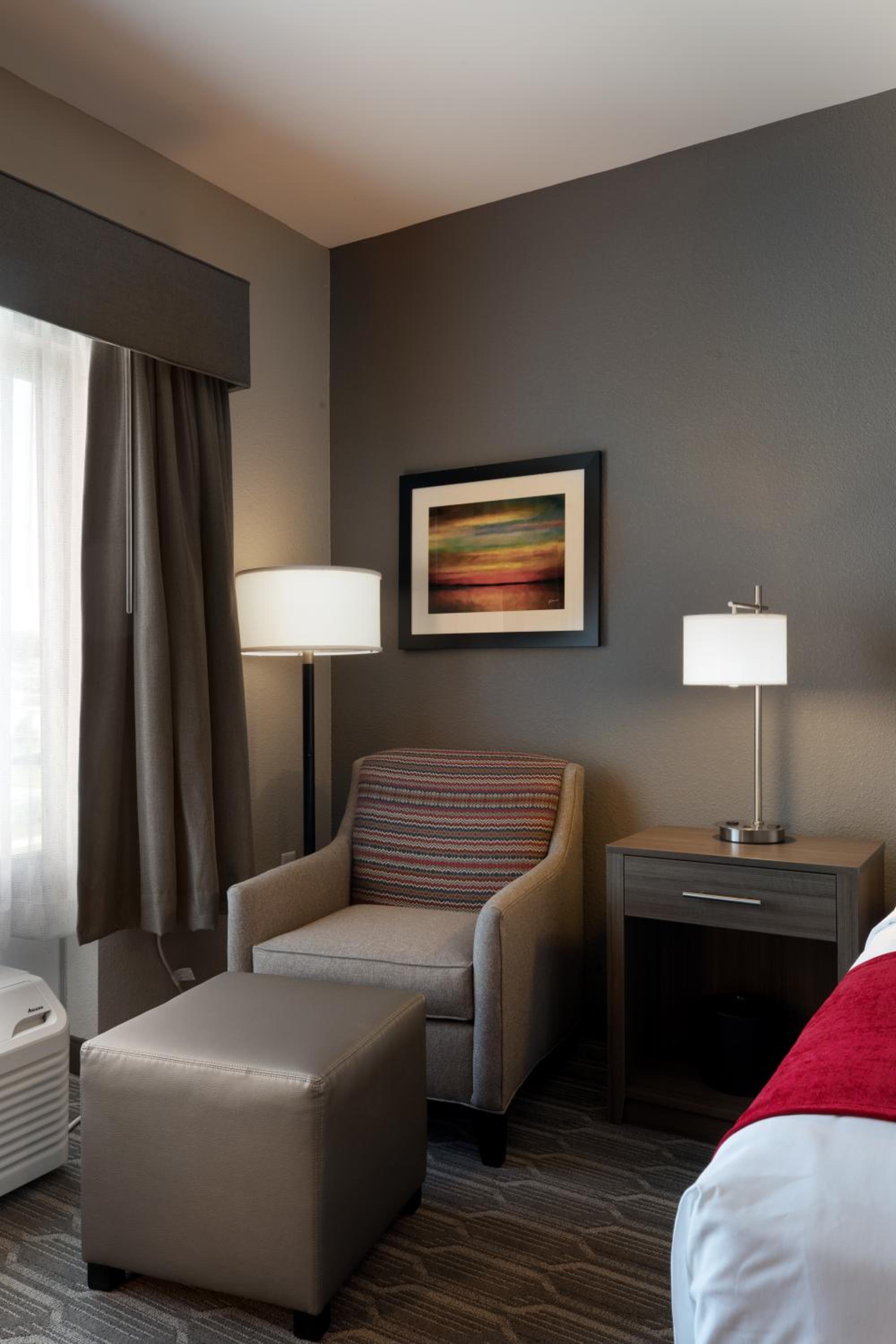 King Room With Walk-In Shower - Disability Access photo 3