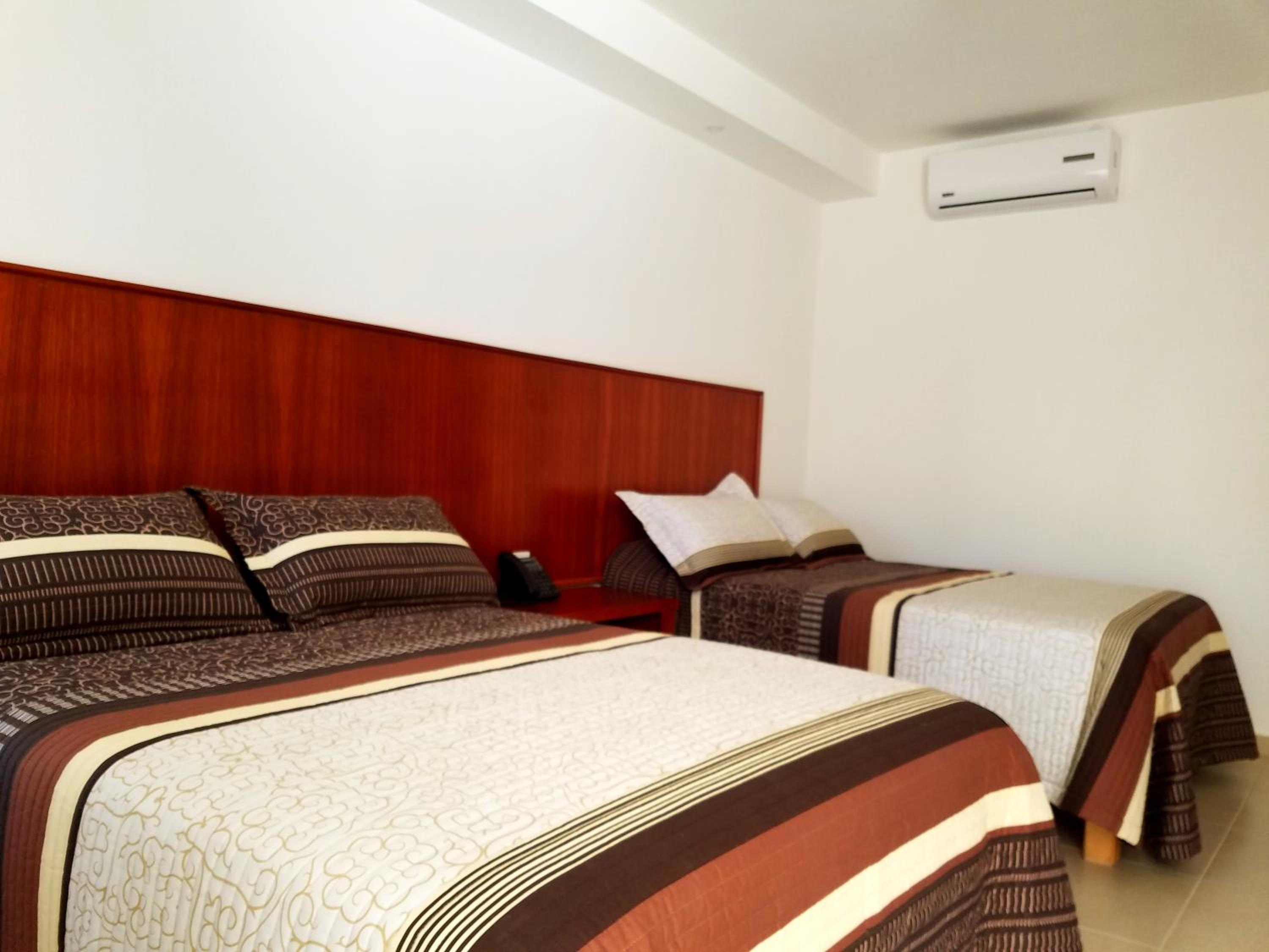 Twin Room - Photo 3