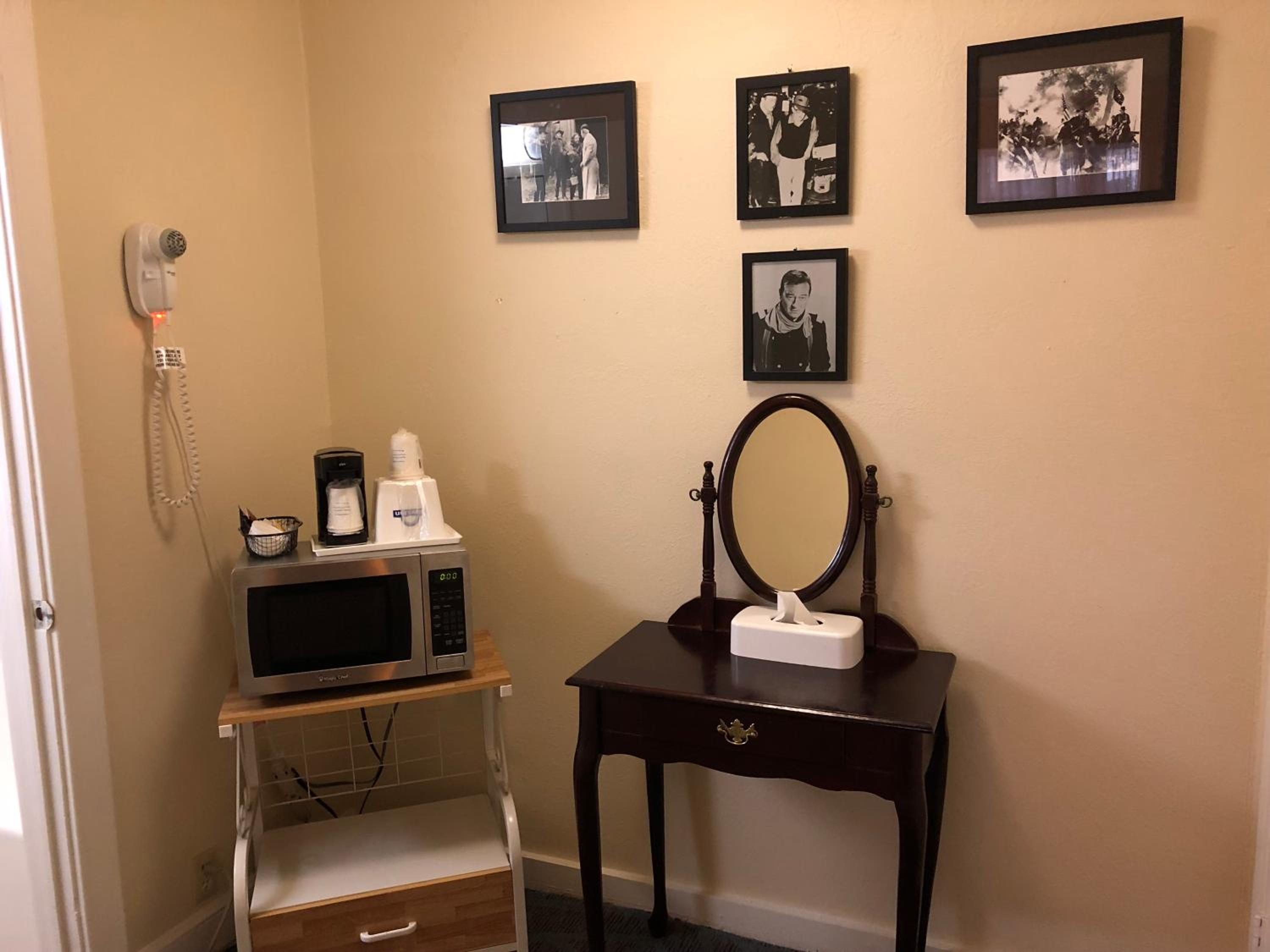 Deluxe King Room - First Floor/Non-Smoking photo 3