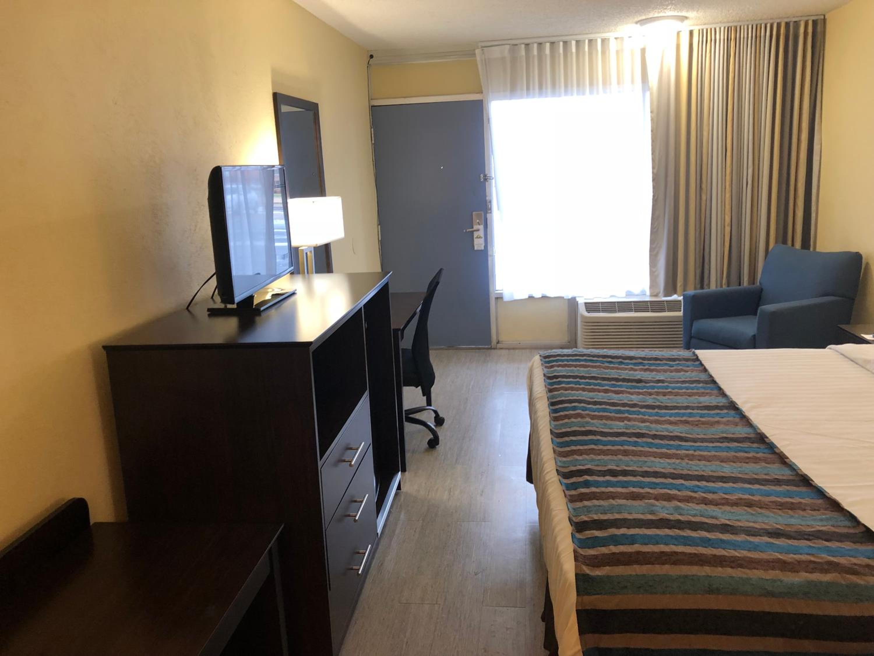 King Room - First Floor/Non-Smoking photo 2