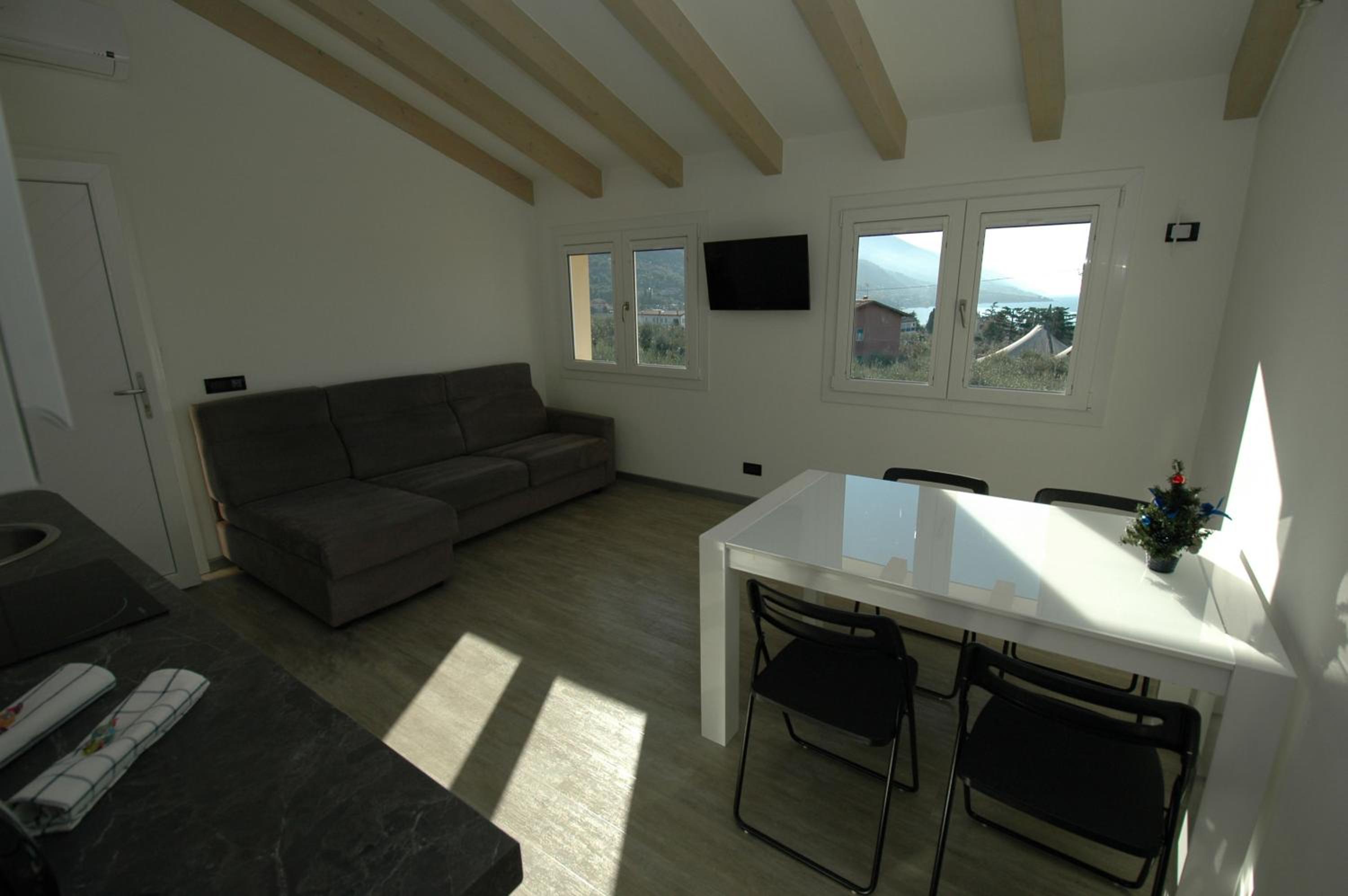 Apartment with Lake View photo 3