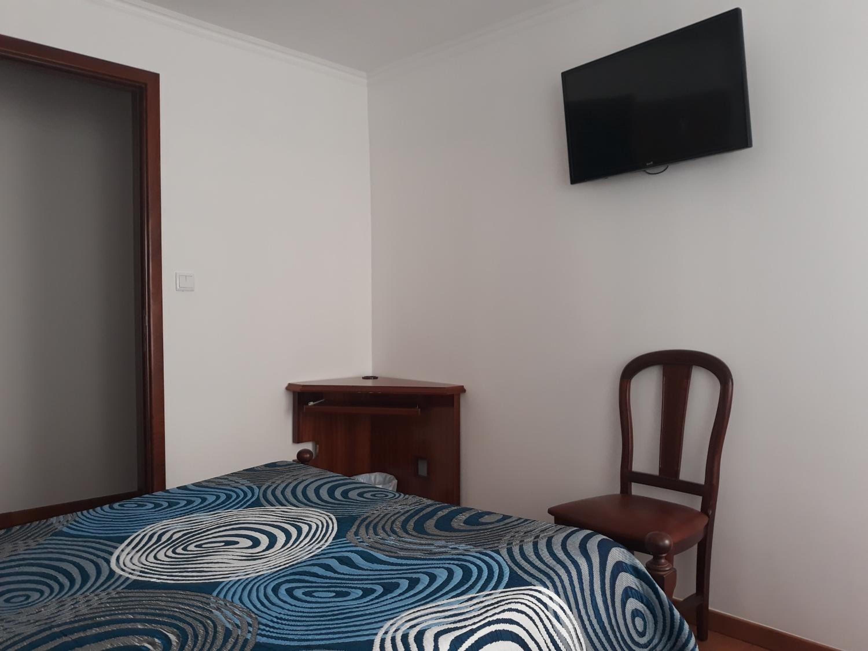 Basic Triple Room with Shared Bathroom