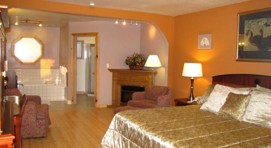 King Suite with Spa Bath - Photo 5