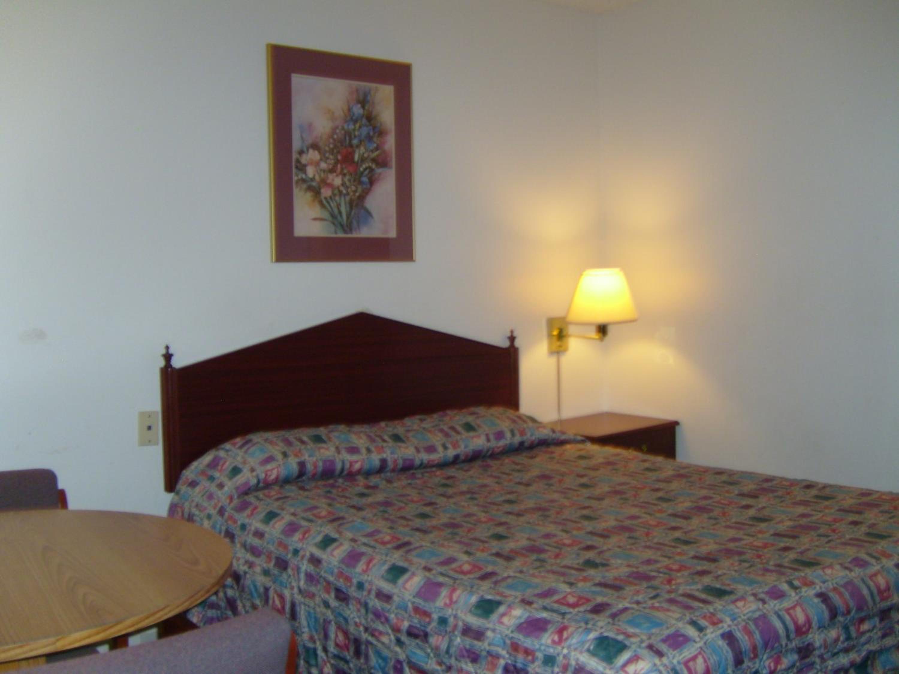 Queen Room - Non-Smoking photo 3