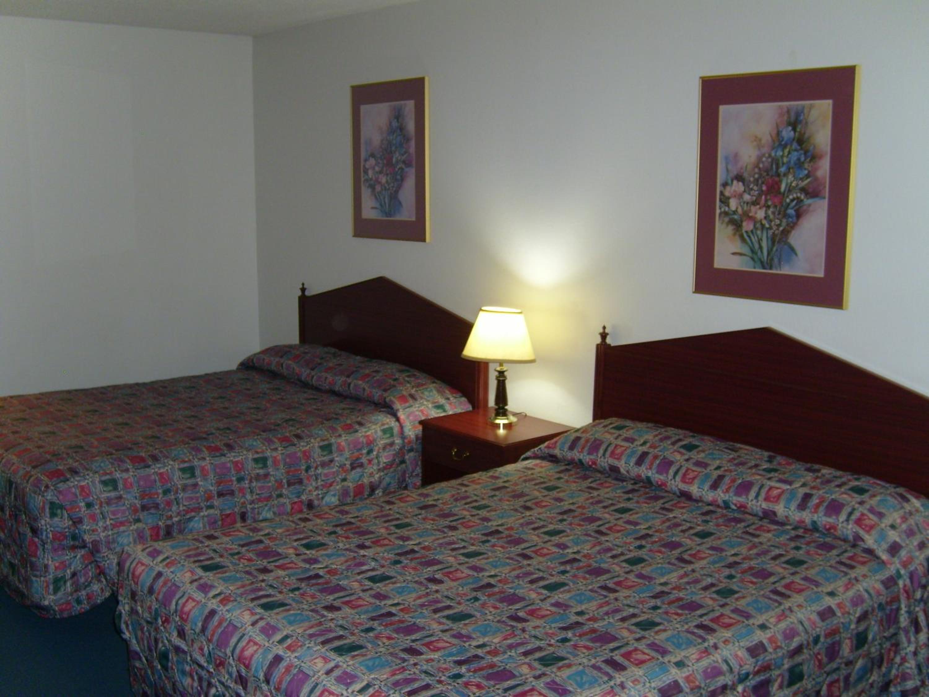 Queen Room with Two Queen Beds - Non-Smoking photo 1