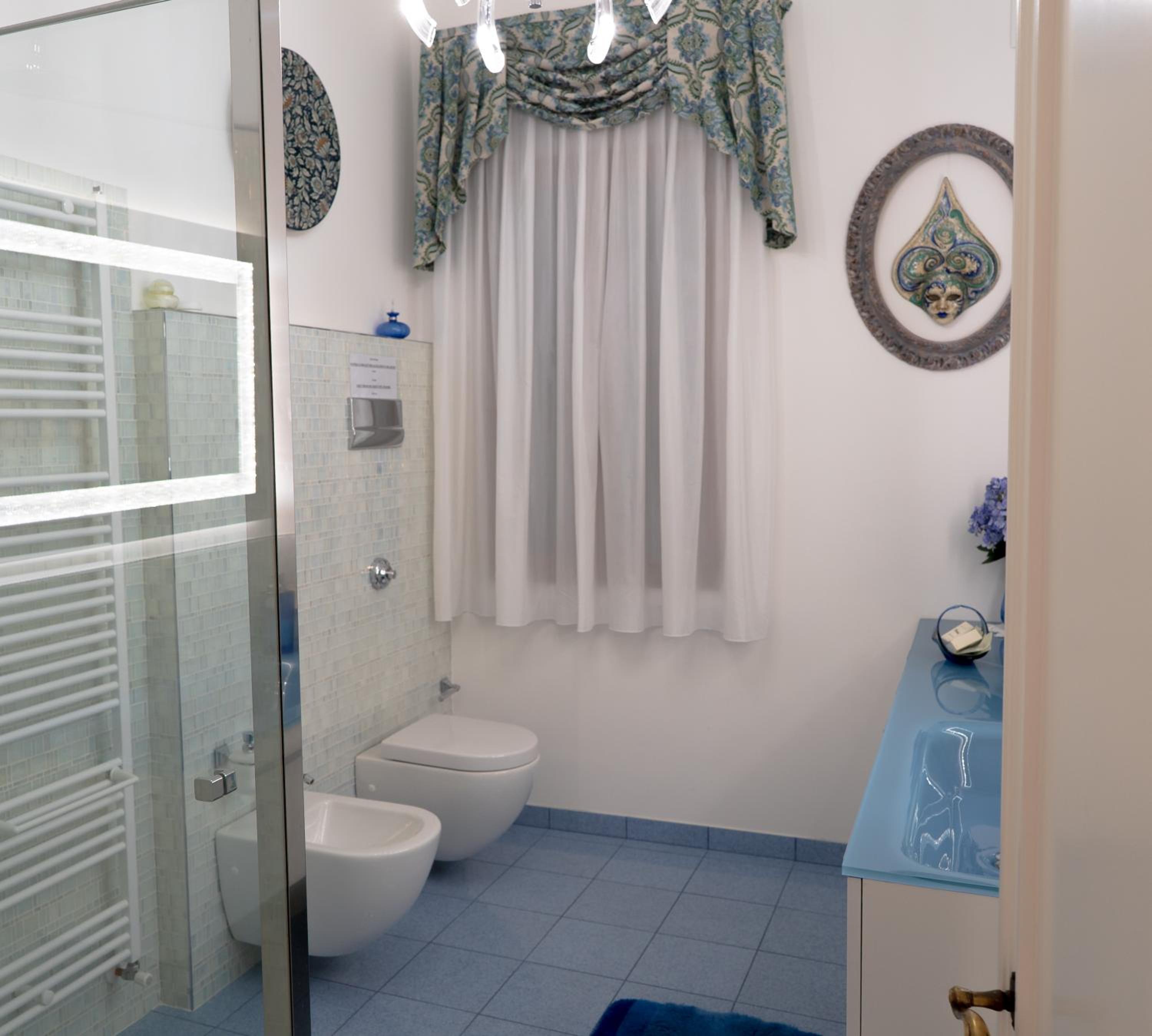 King Suite with Balcony photo 3