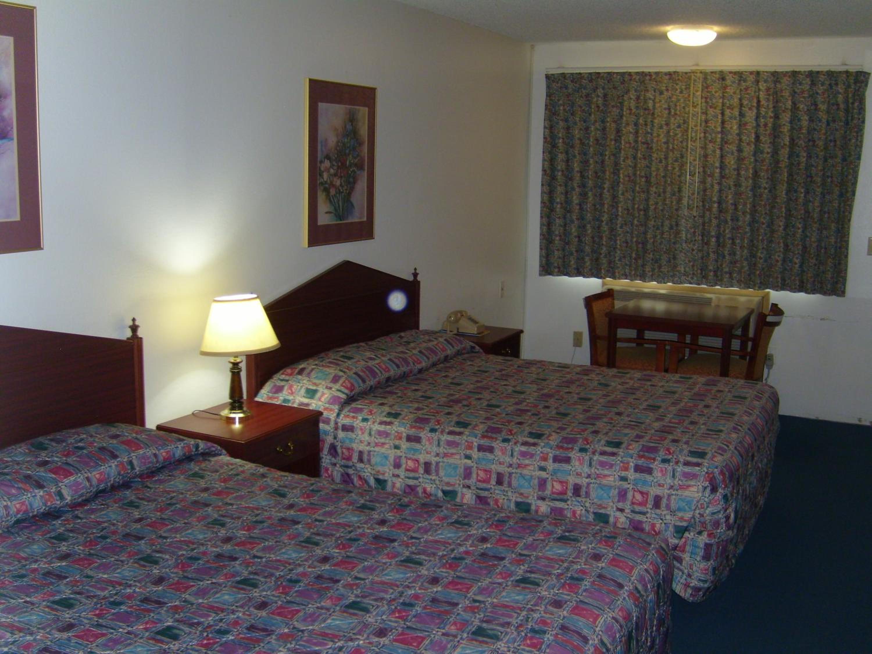 Queen Room with Two Queen Beds - Smoking photo 1