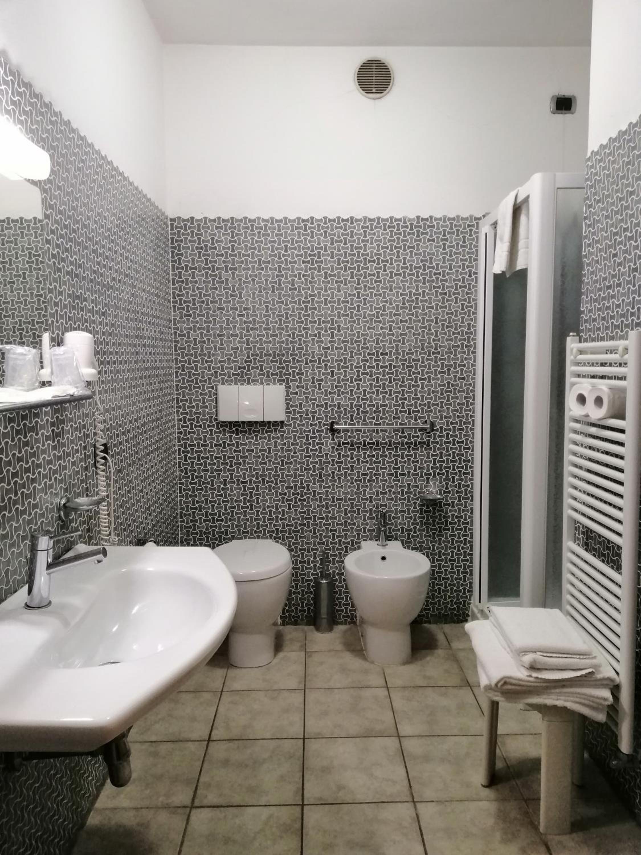 Double Room - Photo 2