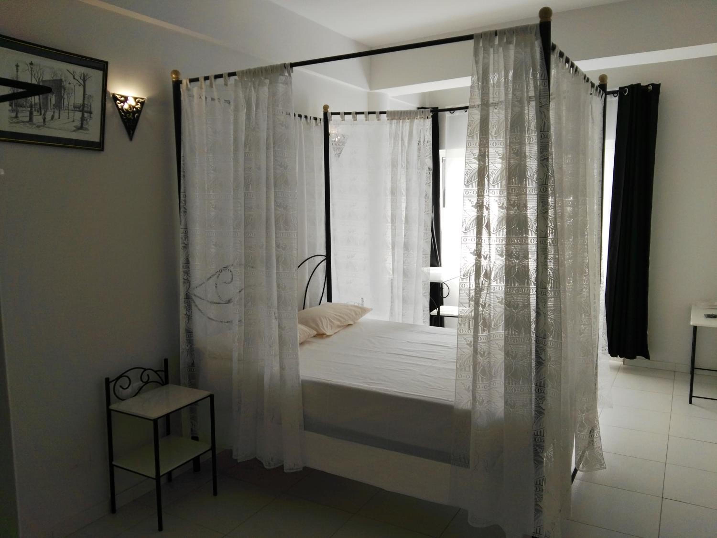 Deluxe Double Room with Shower photo 3
