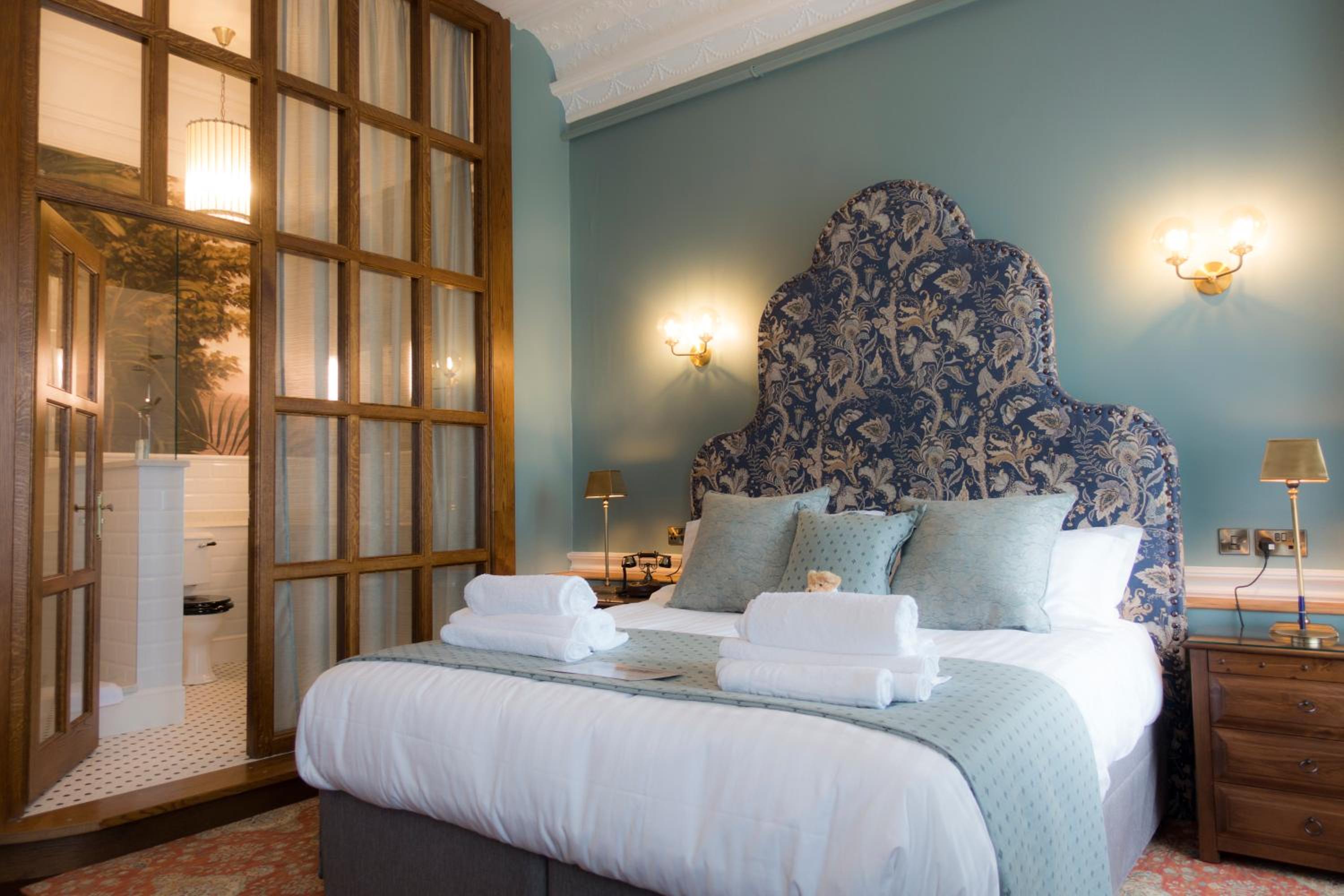 Luxury Suite - Photo 2