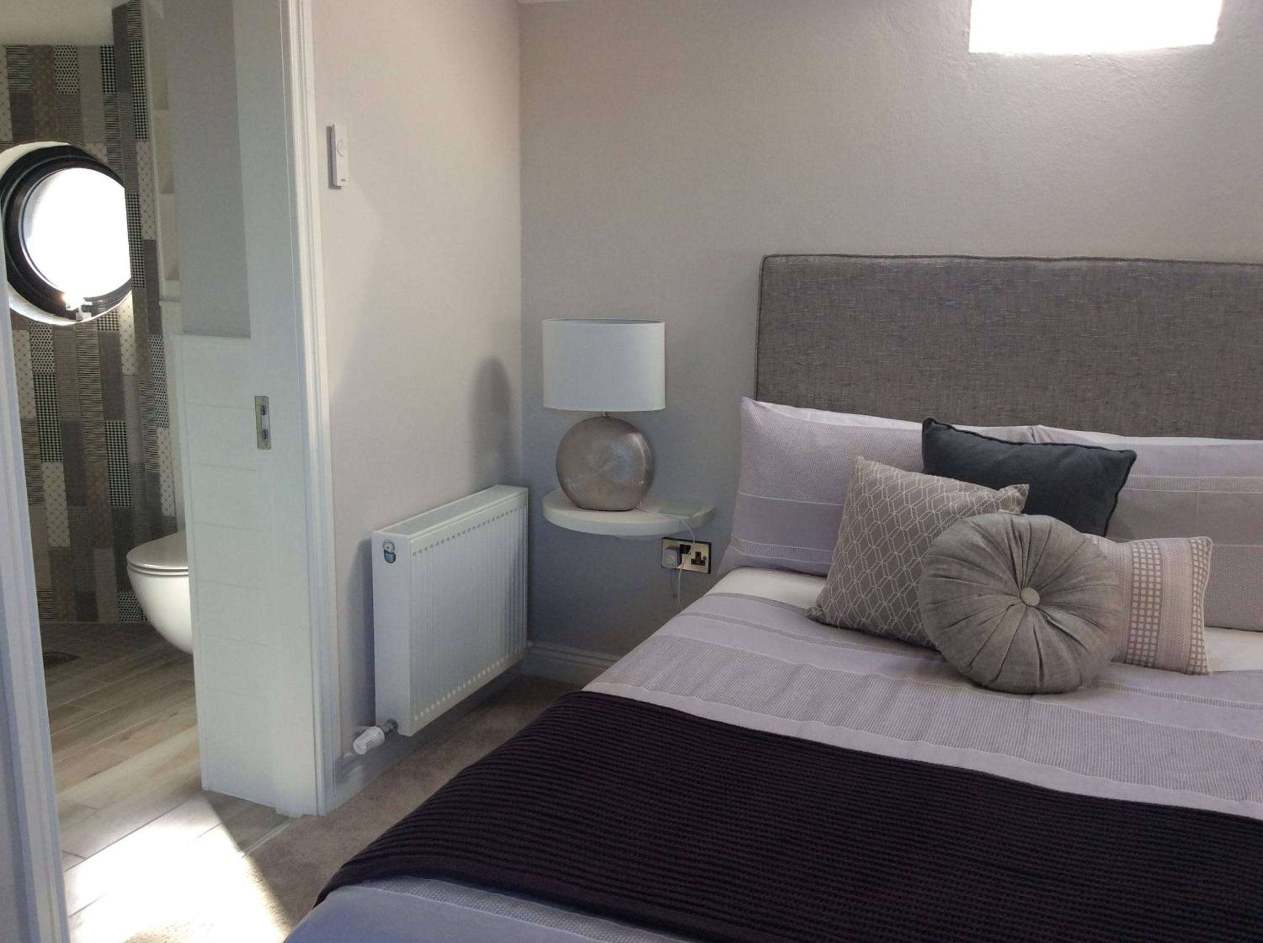 Double Room En-Suite - Photo 1