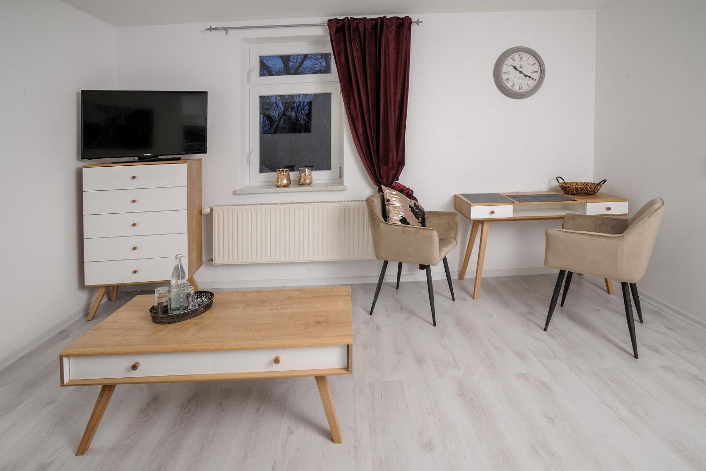 Deluxe Double Room (2 Adults + 1 Child) - Photo 8
