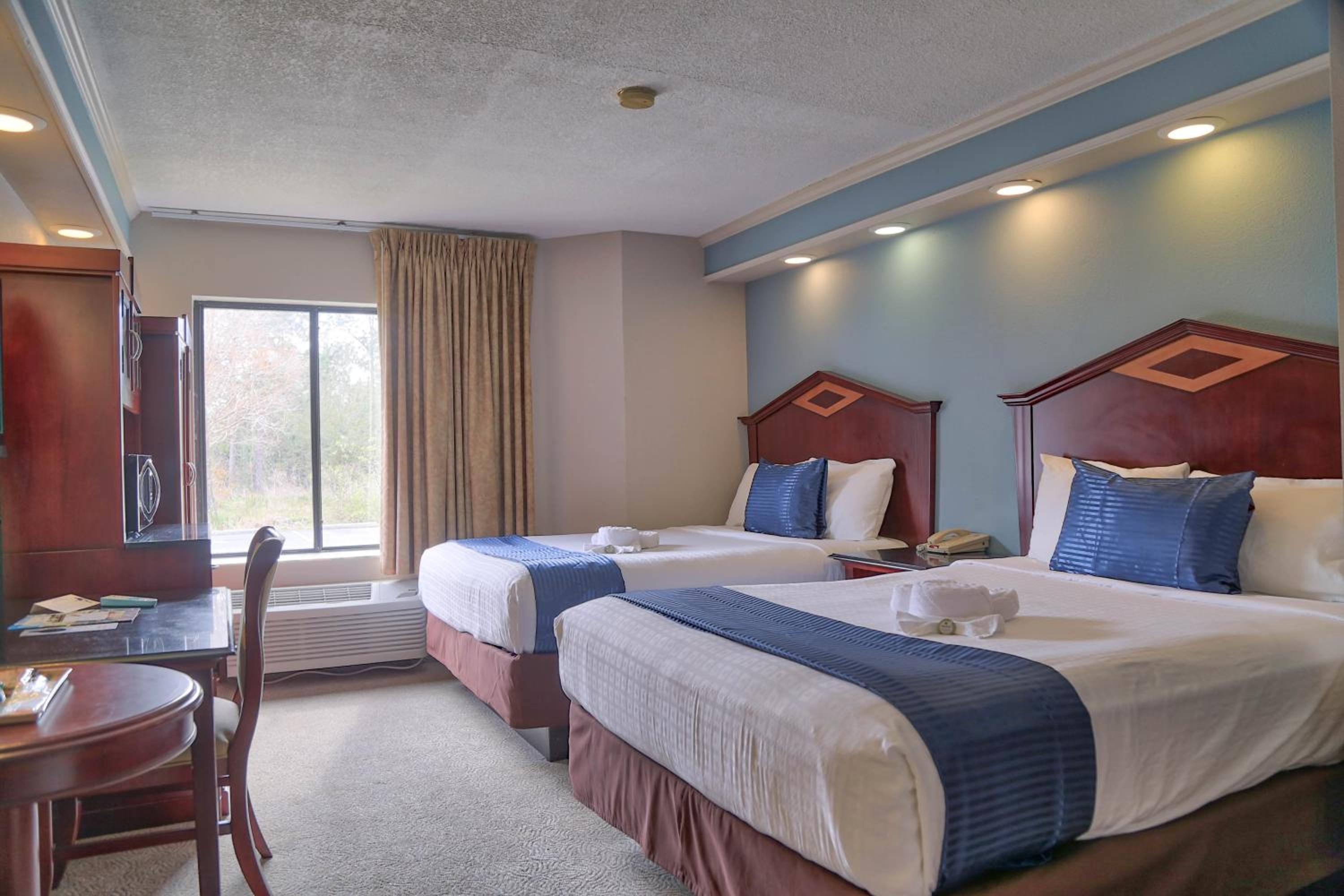 Queen Room with Two Queen Beds - Photo 1
