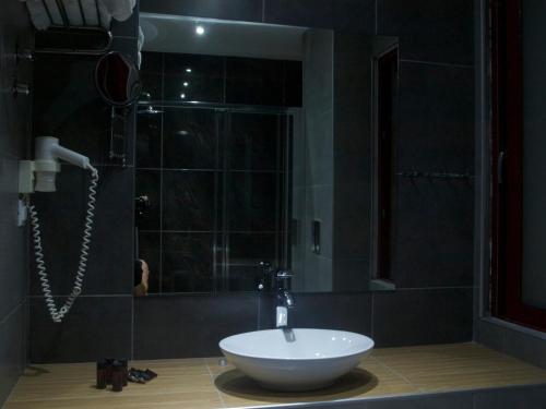 Suite - Photo 1
