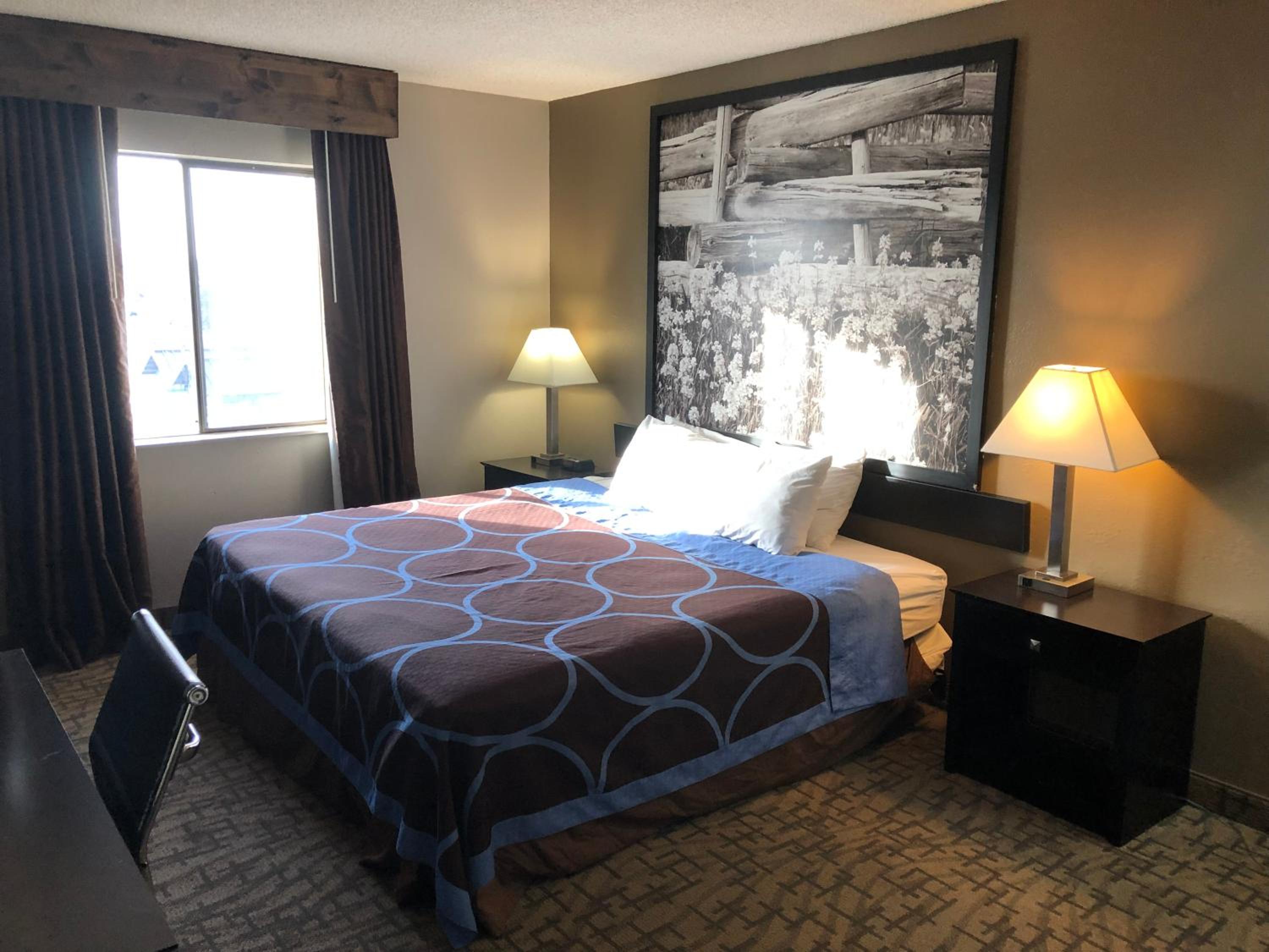 King Room- Non-Smoking - Photo 1