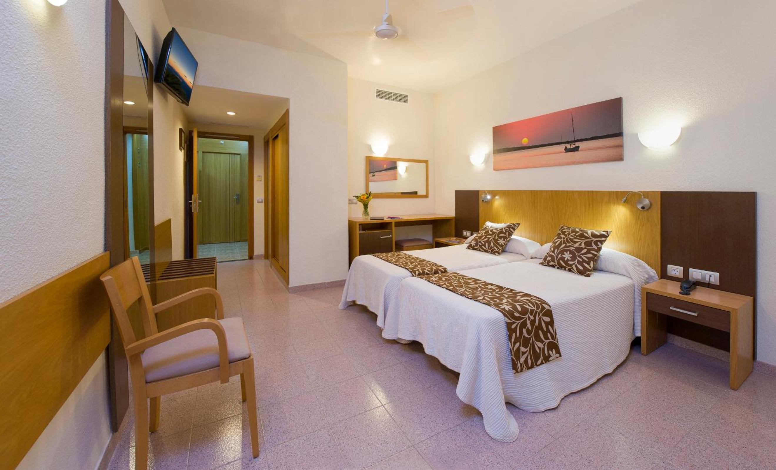 Double or Twin Room - Photo 1