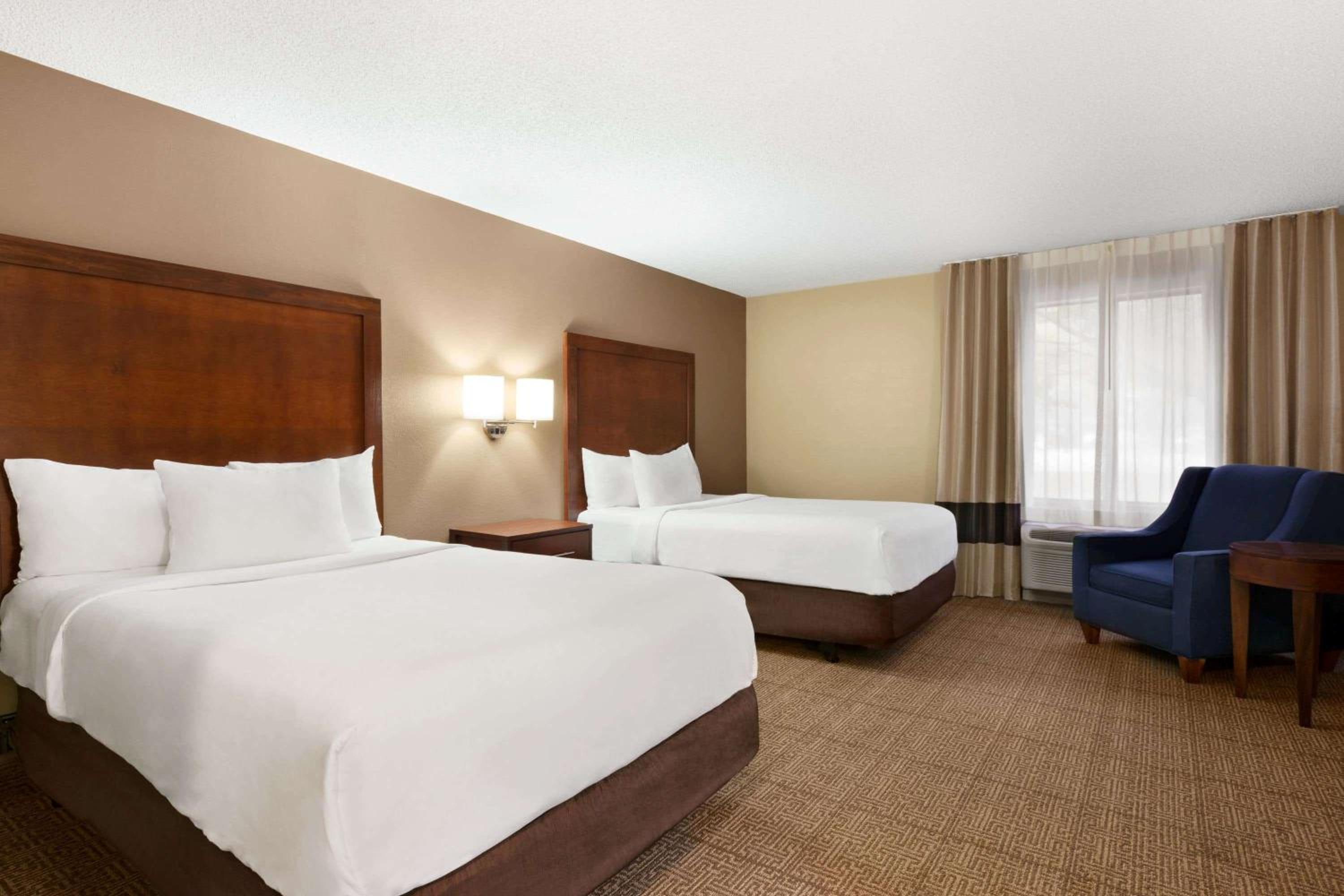 Double Room with Two Double Beds - Non-Smoking - Photo 1