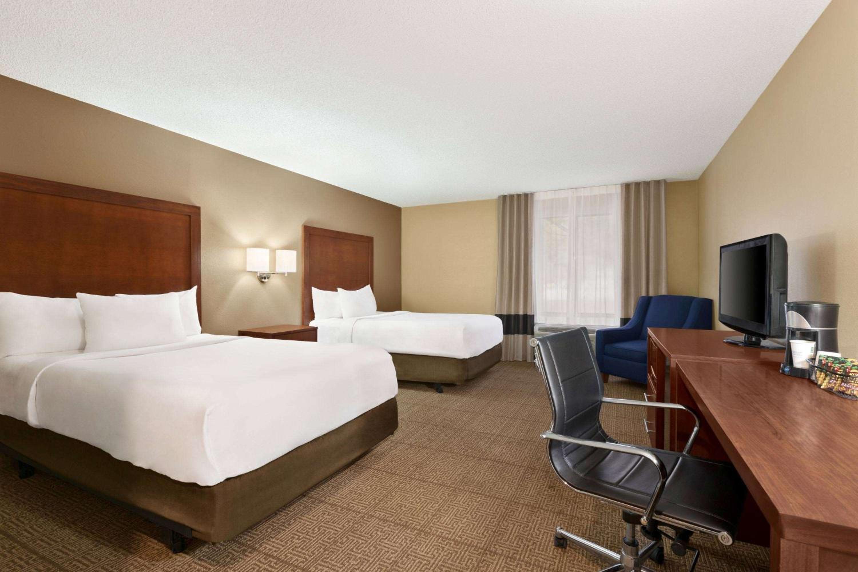 Double Room with Two Double Beds - Non-Smoking - Photo 3
