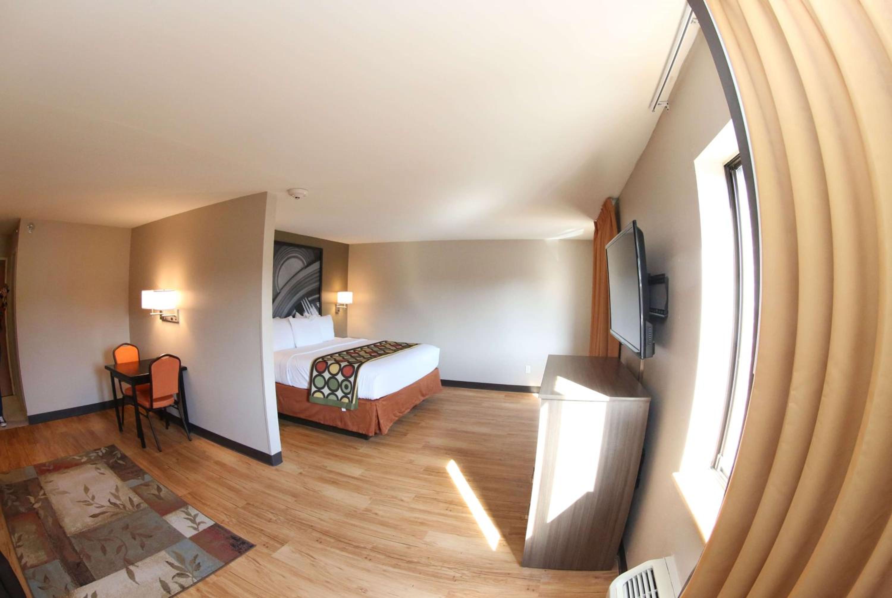 Deluxe King Suite