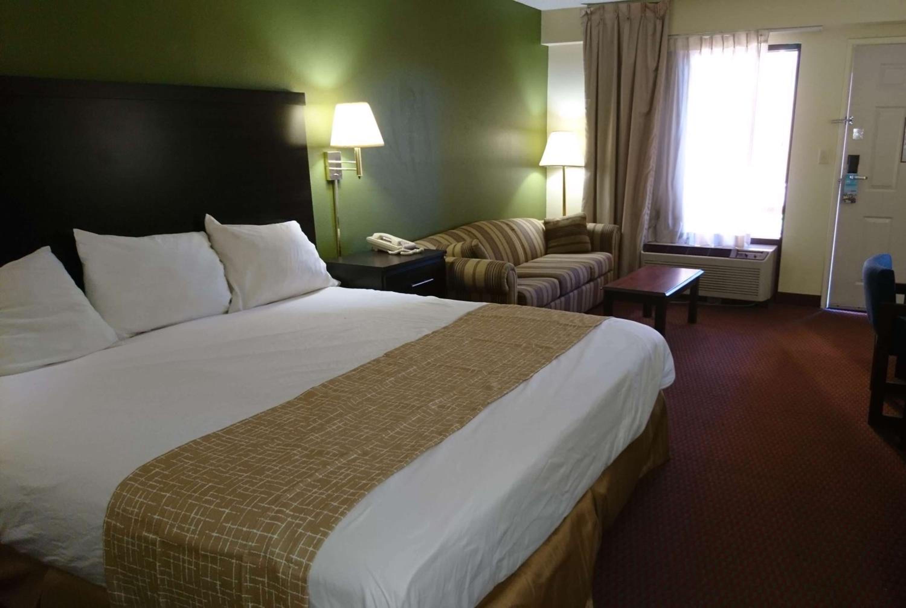 King Suite - Photo 1