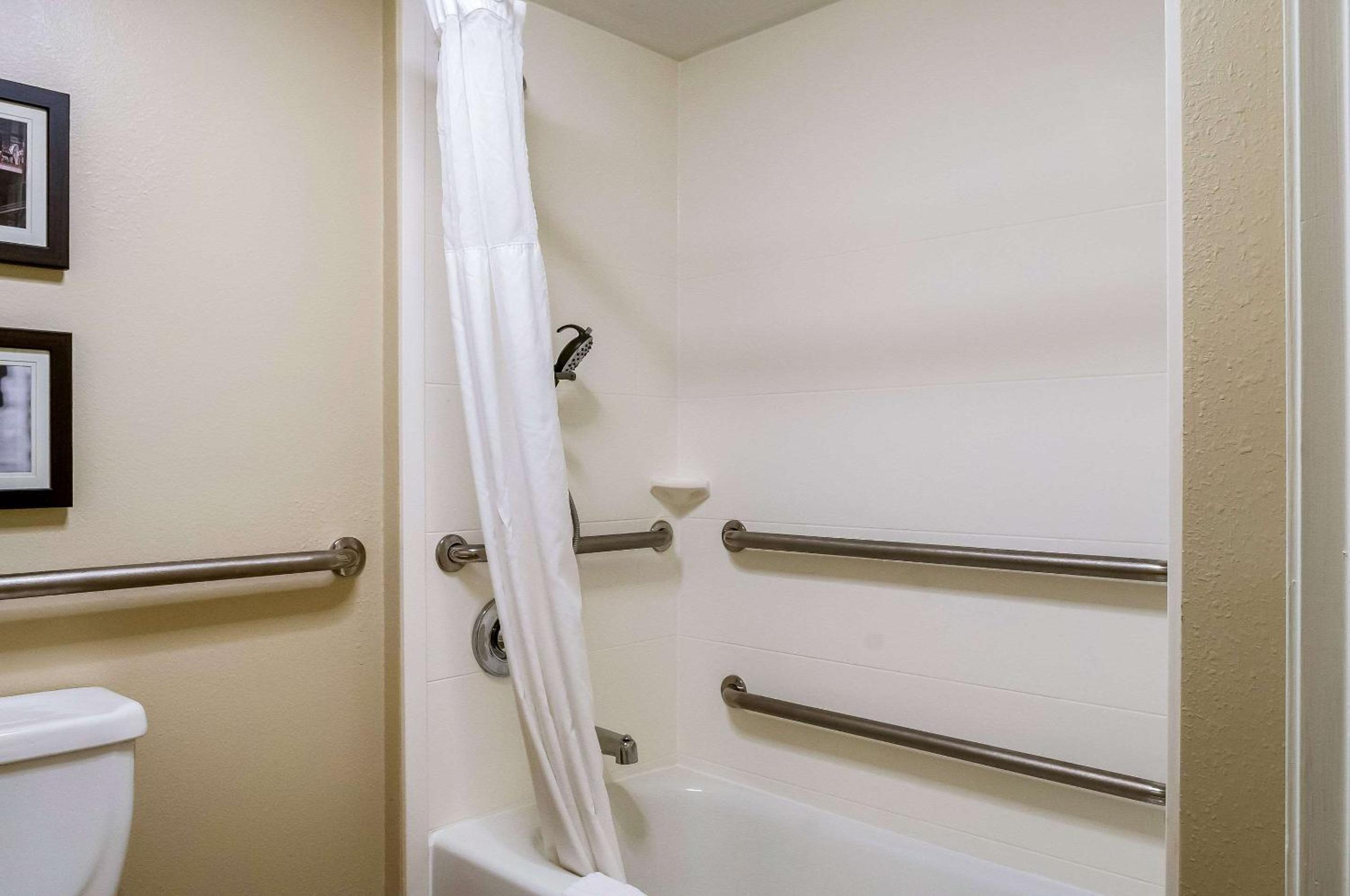 King Room - Disability Access/Non-Smoking - Photo 3