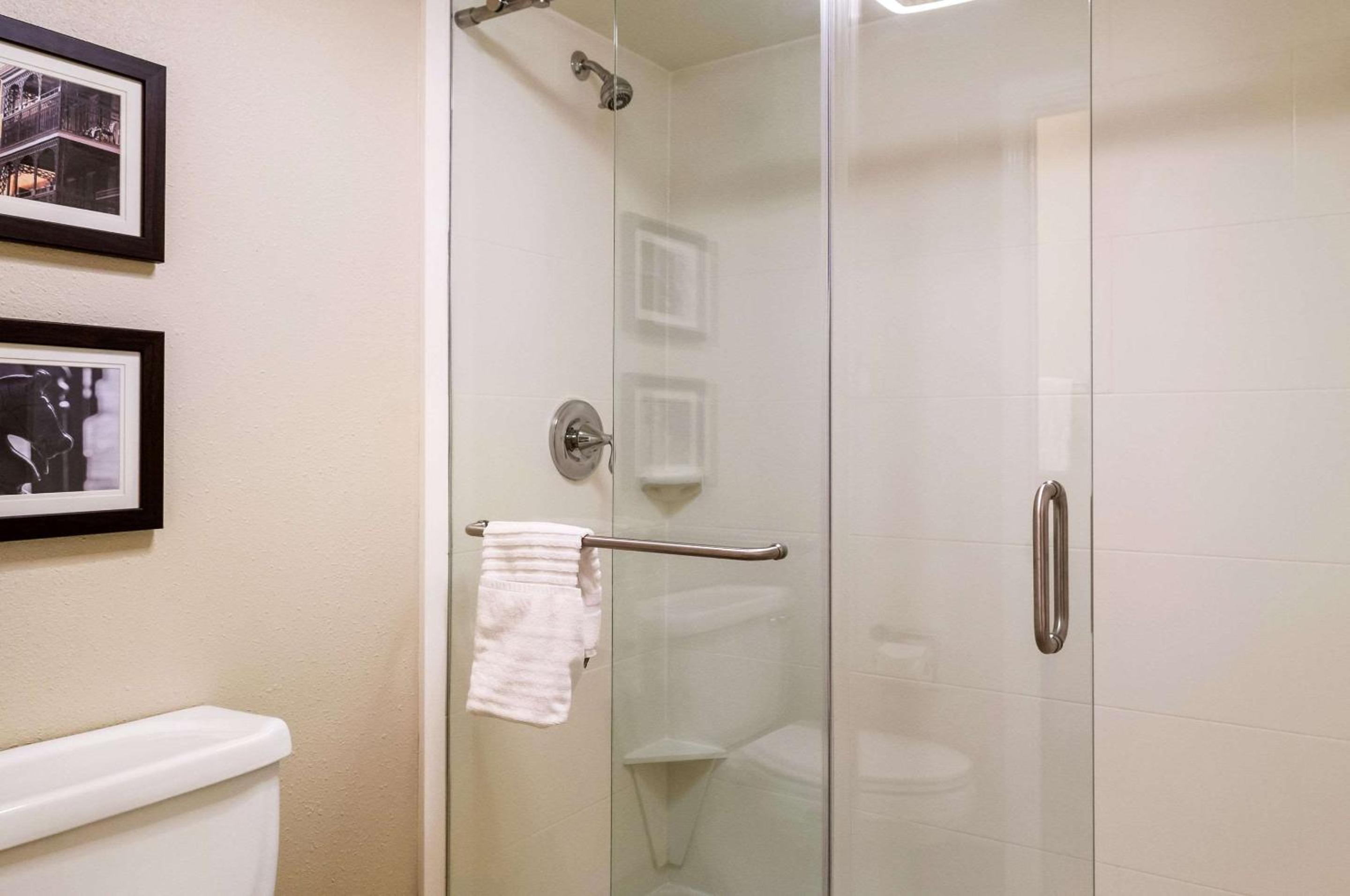 King Room - Non-Smoking - Photo 2