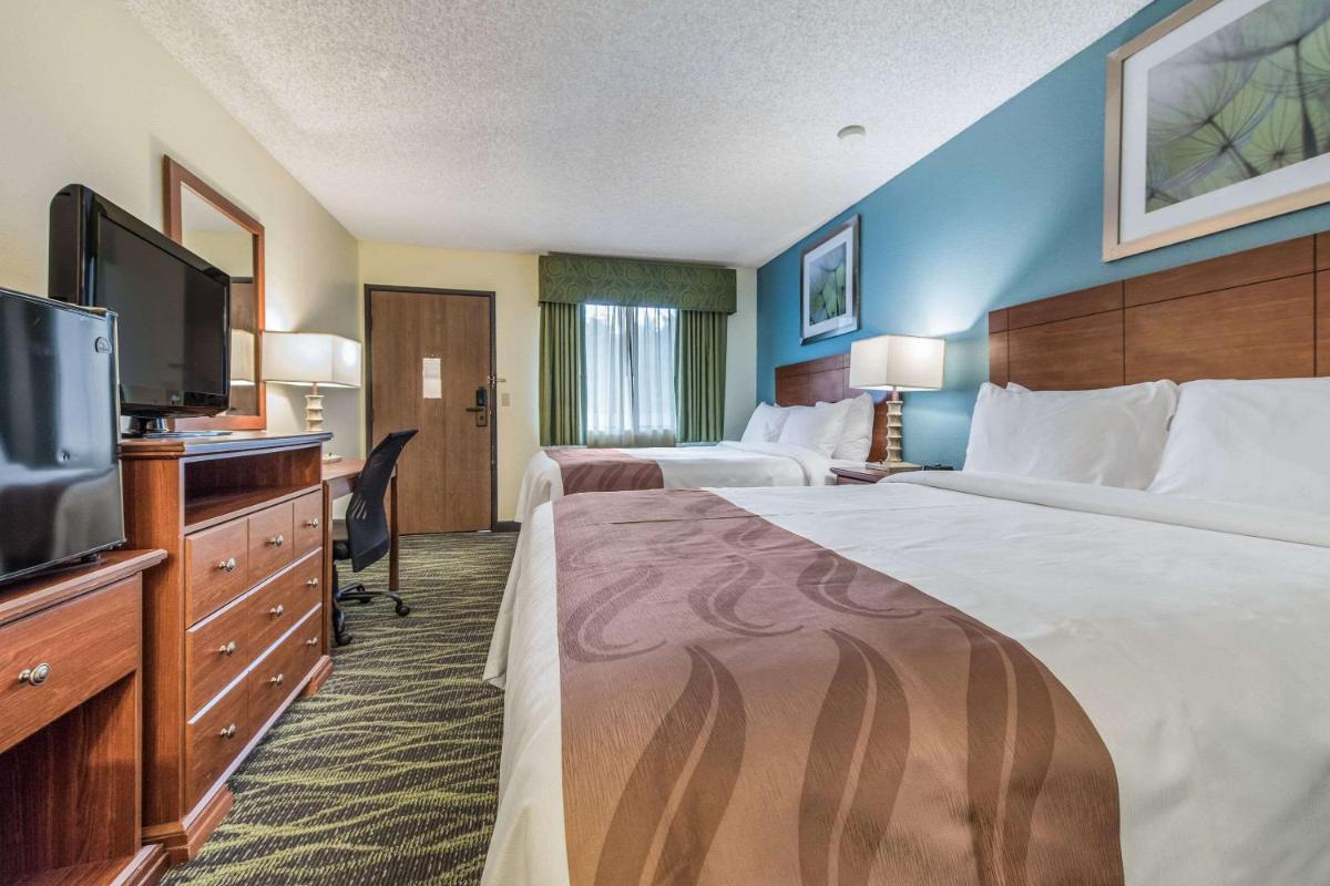 Queen Room with Two Queen Beds - Non-Smoking photo 1