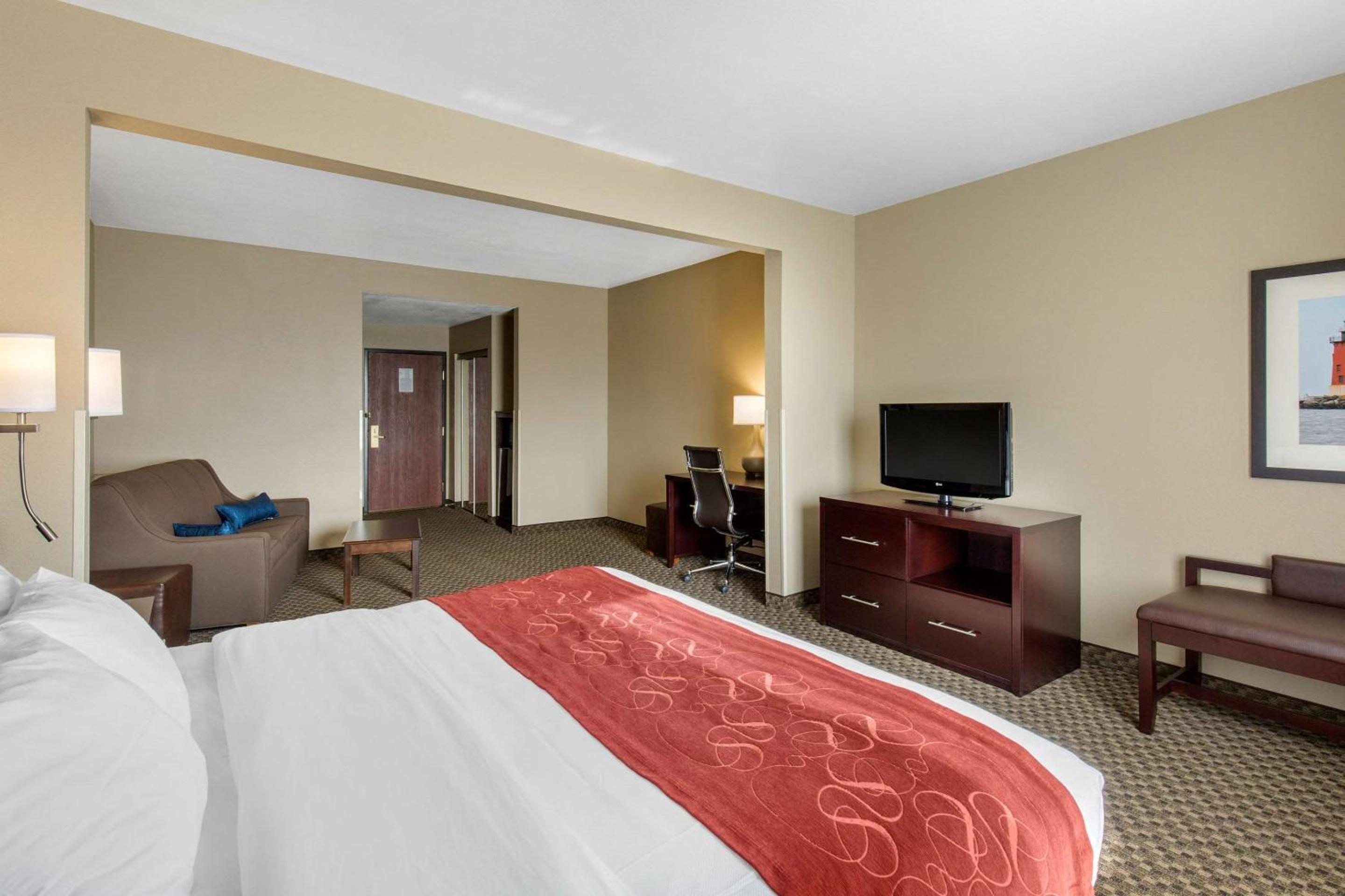 King Suite - Accessible/Non-Smoking - Photo 3