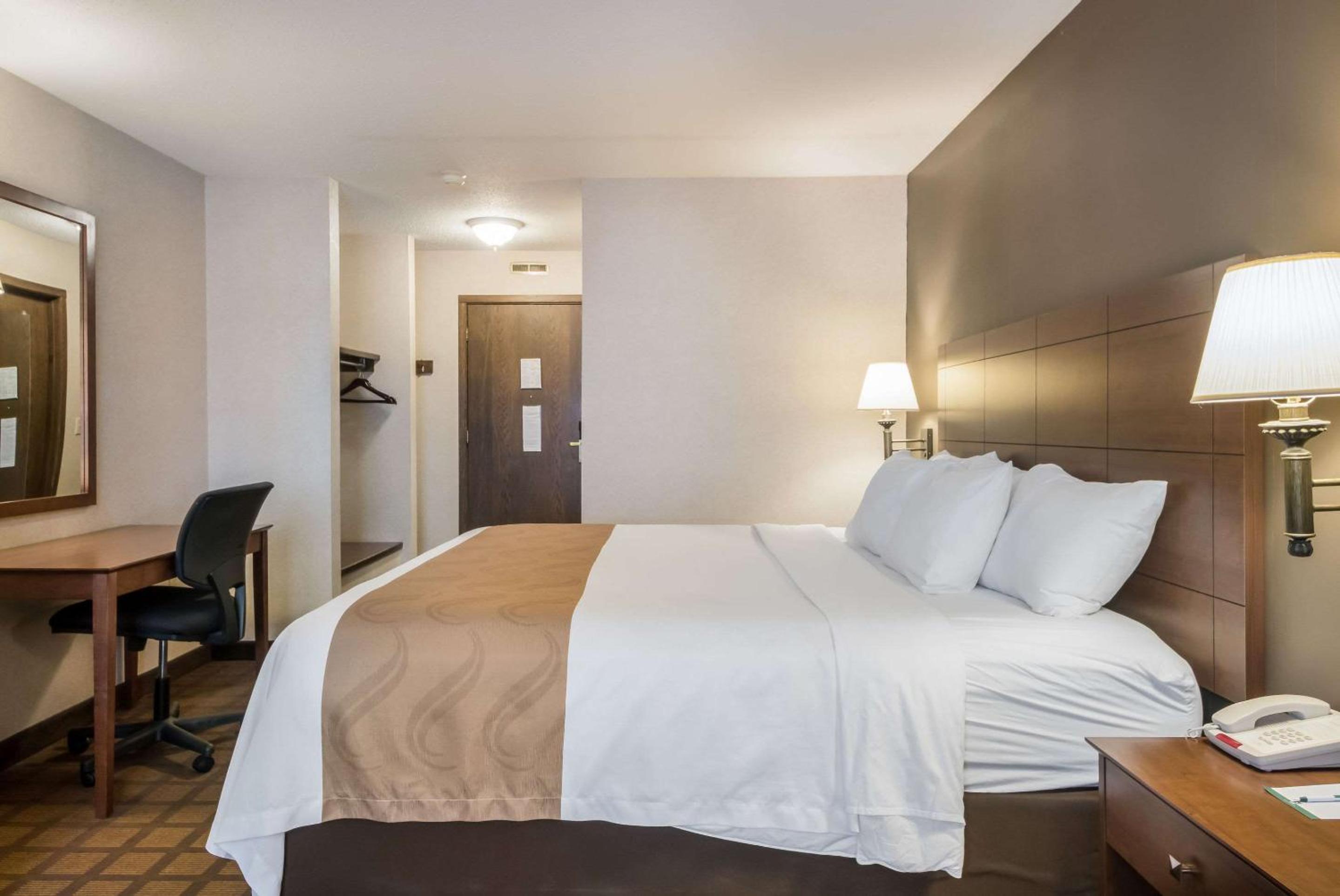 King Room - Non-Smoking - Photo 1