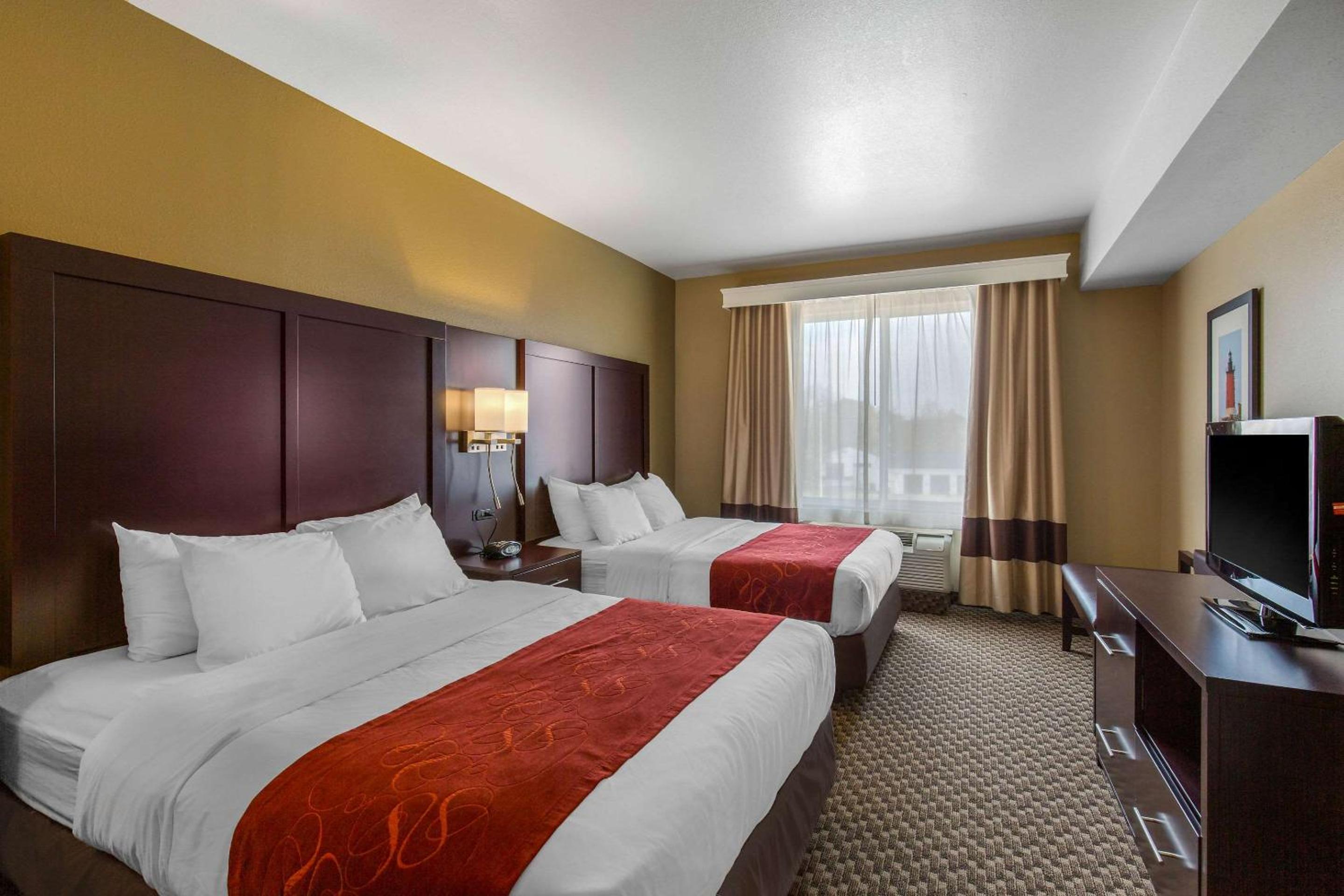 Queen Suite with Two Queen Beds - Non-Smoking - Photo 5