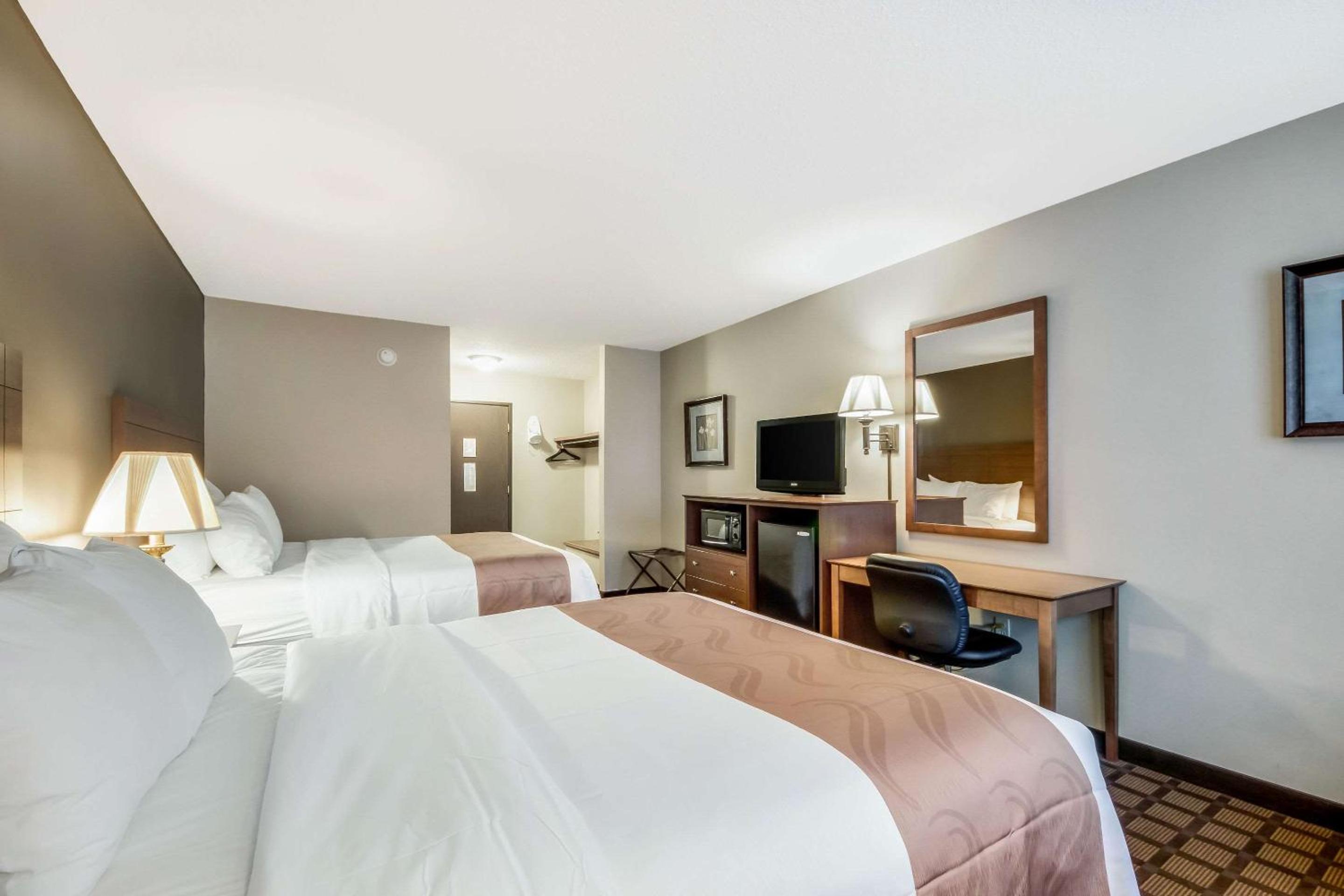 Queen Room with Two Queen Beds - Non-Smoking - Photo 1