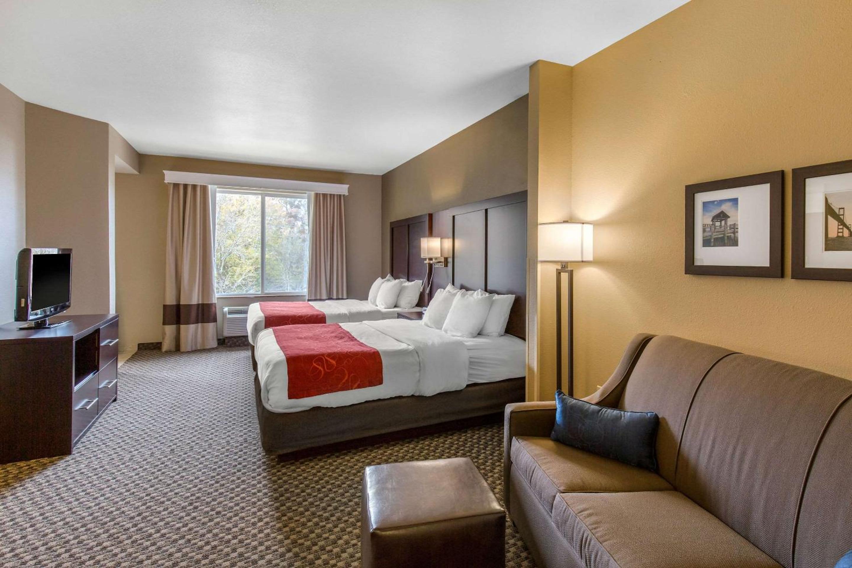 Queen Suite with Two Queen Beds - Accessible/Non-Smoking - Photo 3