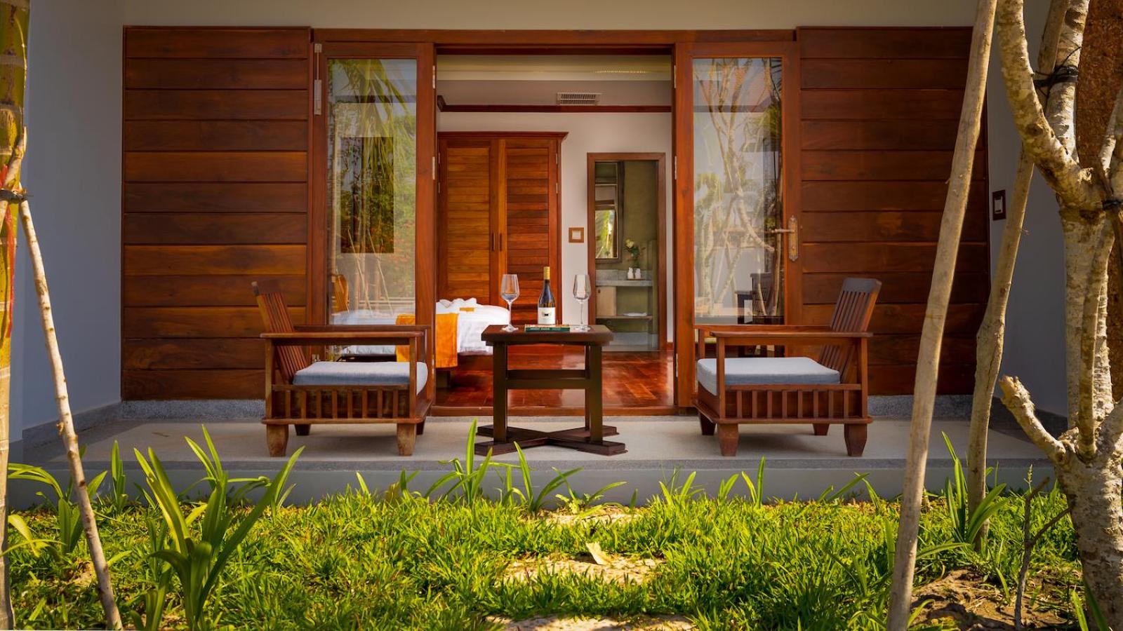 Deluxe Double -Modern style- Pool view with Private balcony photo 3