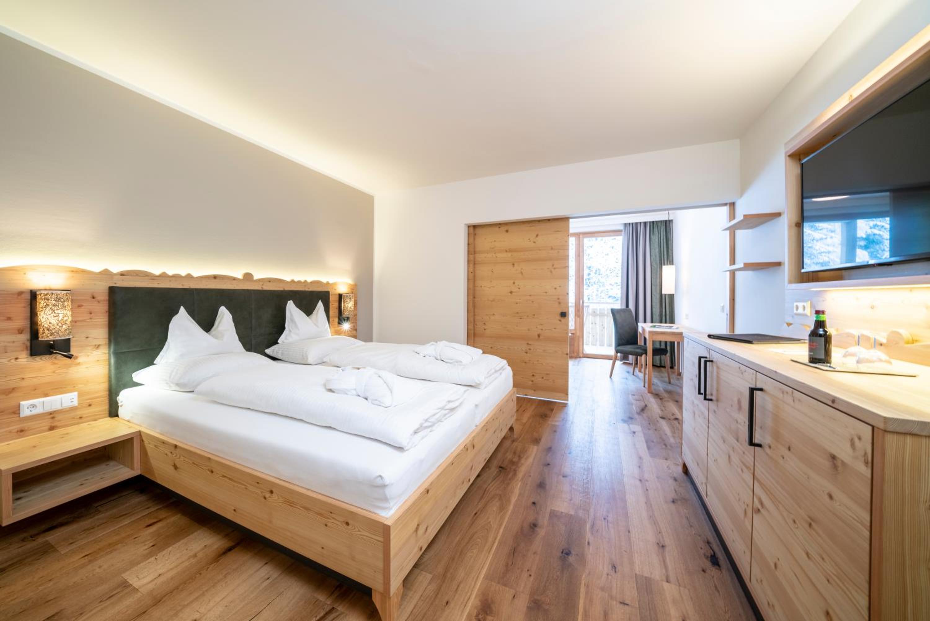 Junior Suite with Balcony photo 1