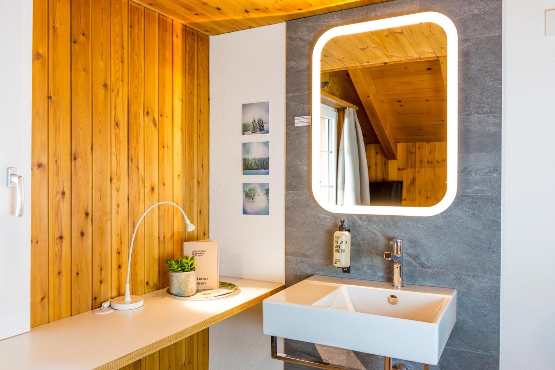 Double Room with Shared Bathroom photo 2